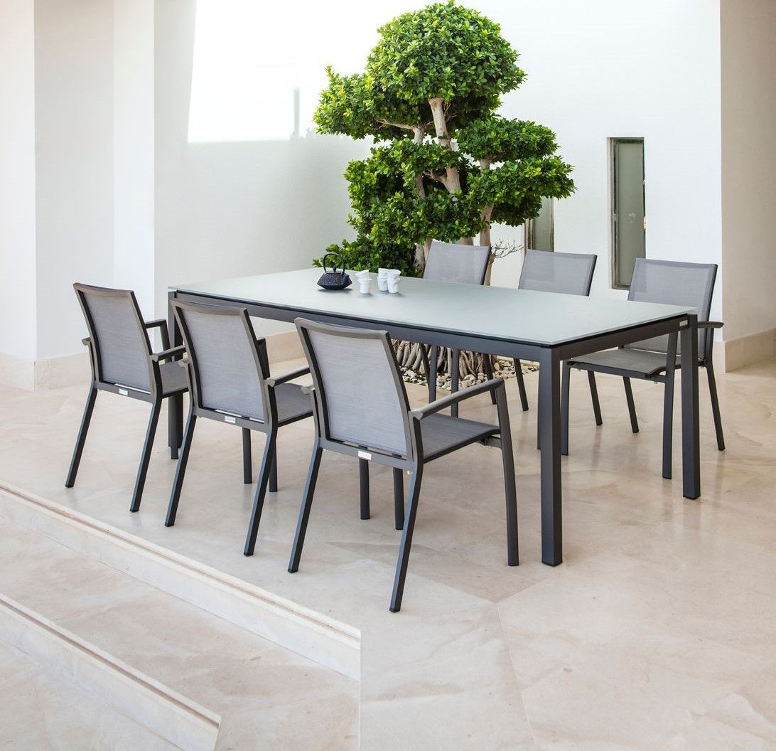 Table de repas en aluminium thermo laqué avec plateau au choix collection Lugo par Jati & Kebon à Genève