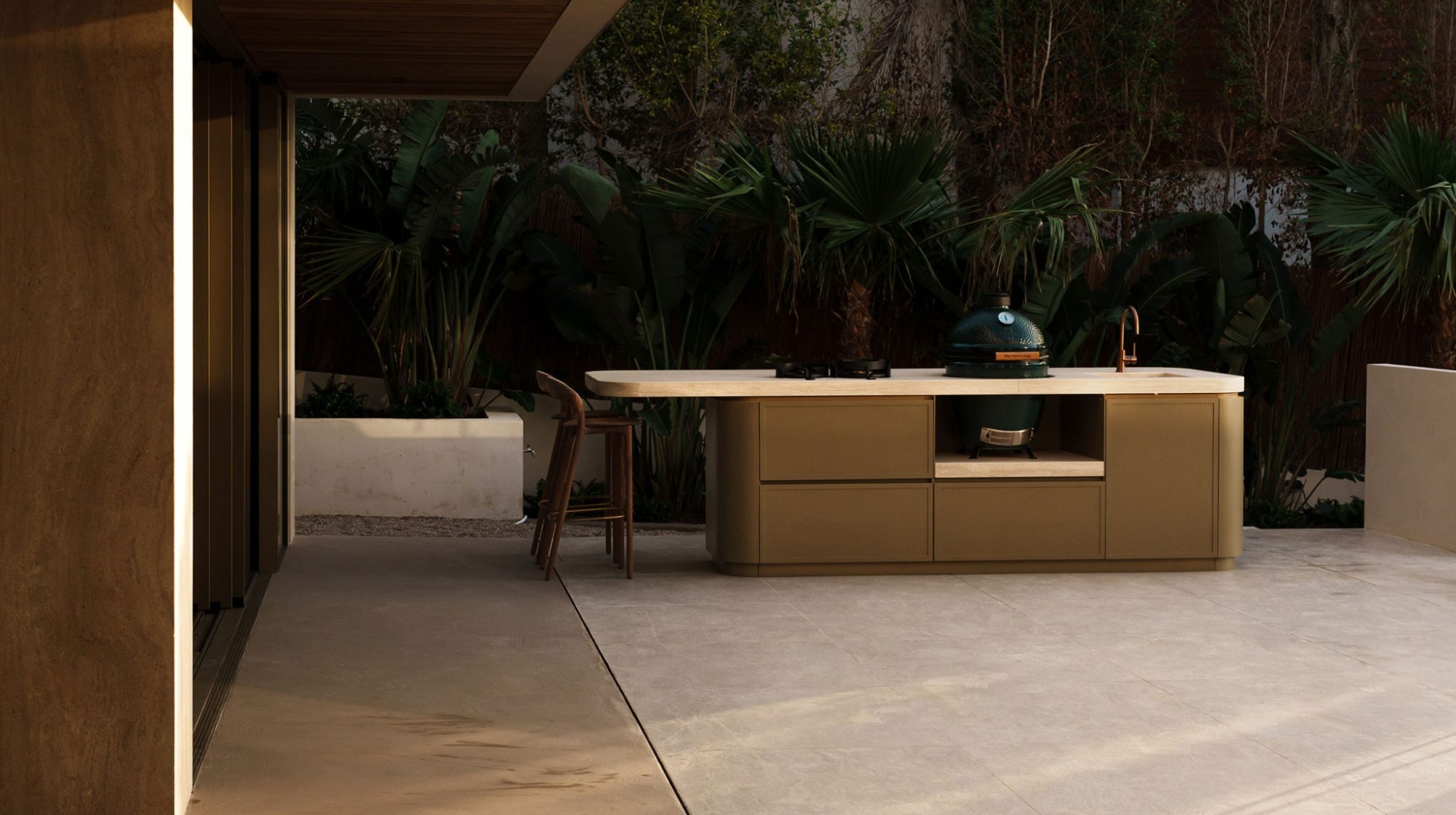 Cuisine extérieure à la silhouette élégante, contemporaine et aux lignes arrondies conçue sur mesure et entièrement personnalisable, collection Tulum