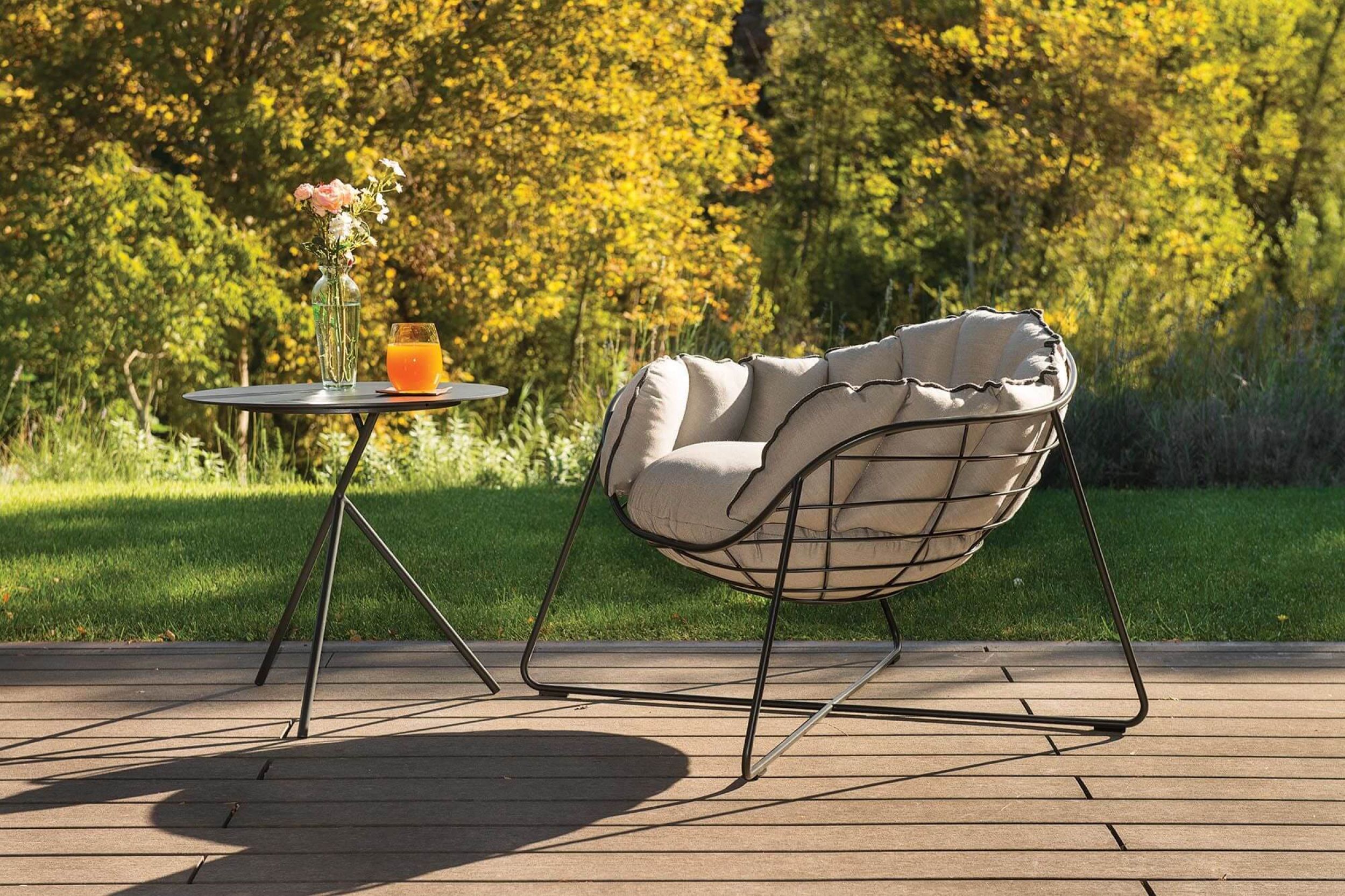 Fauteuil confortable avec accoudoirs et coussin collection Mars à Paris en Ile de France