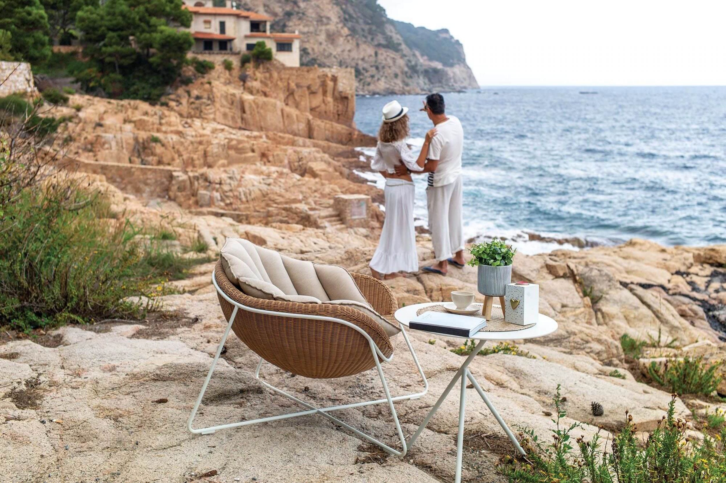 Fauteuil lounge avec coussin d'assise et dossier collection Mars à Paris