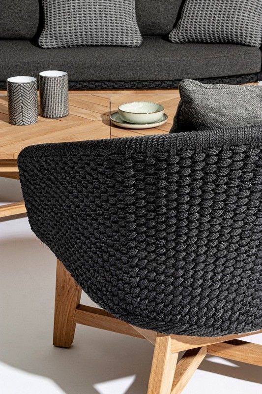 Zoom sur finitions tressées en corde, collection Coachella par BIZZOTTO à Cannes