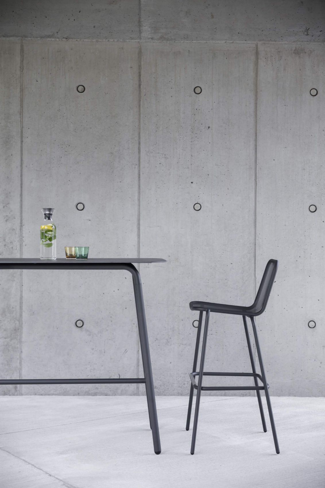 Chaise haute en inox collection Starling par Todus à Paris en Ile de France