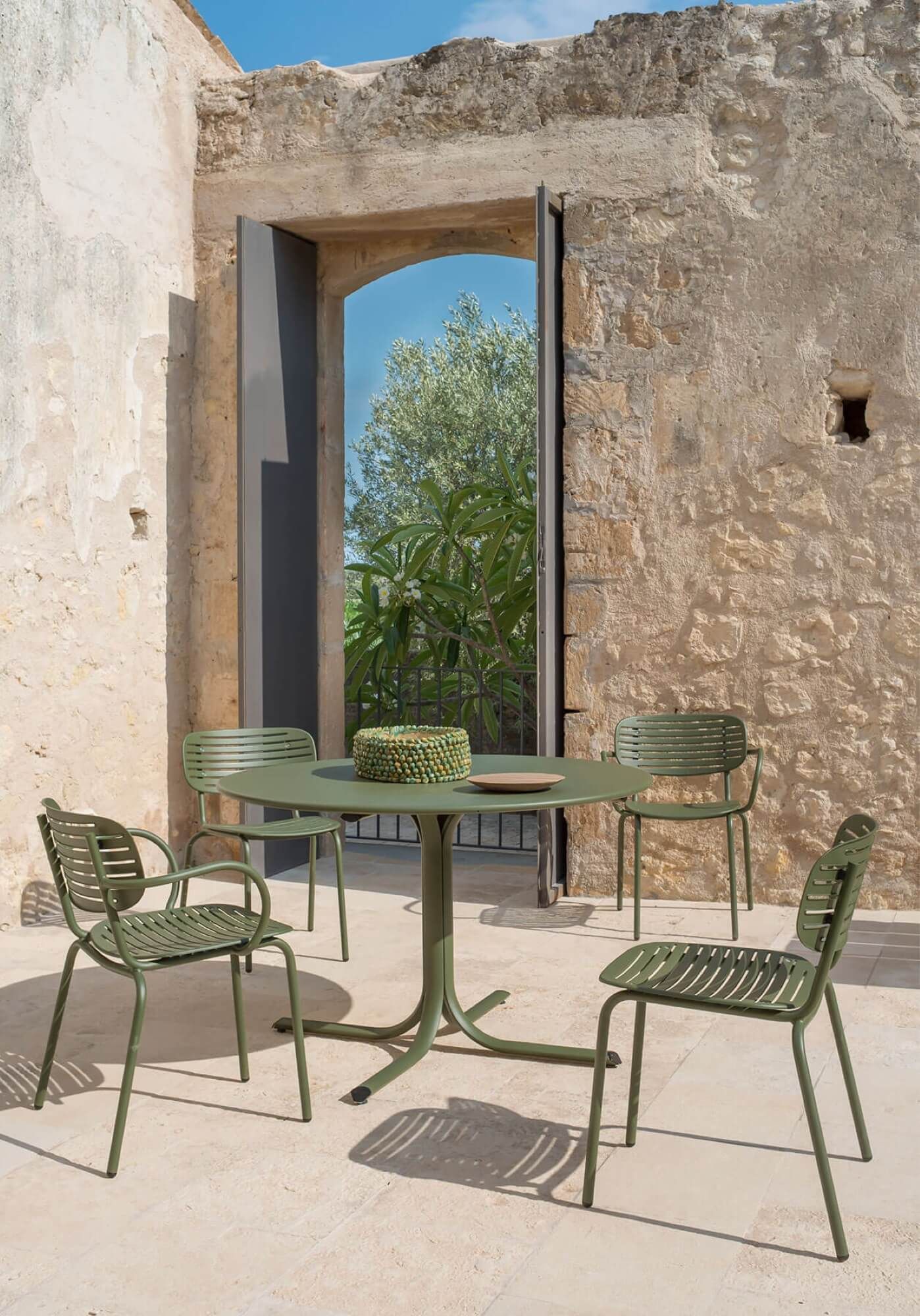 Chaise de repas aux lignes graphique collection Mom par Emu à Aix