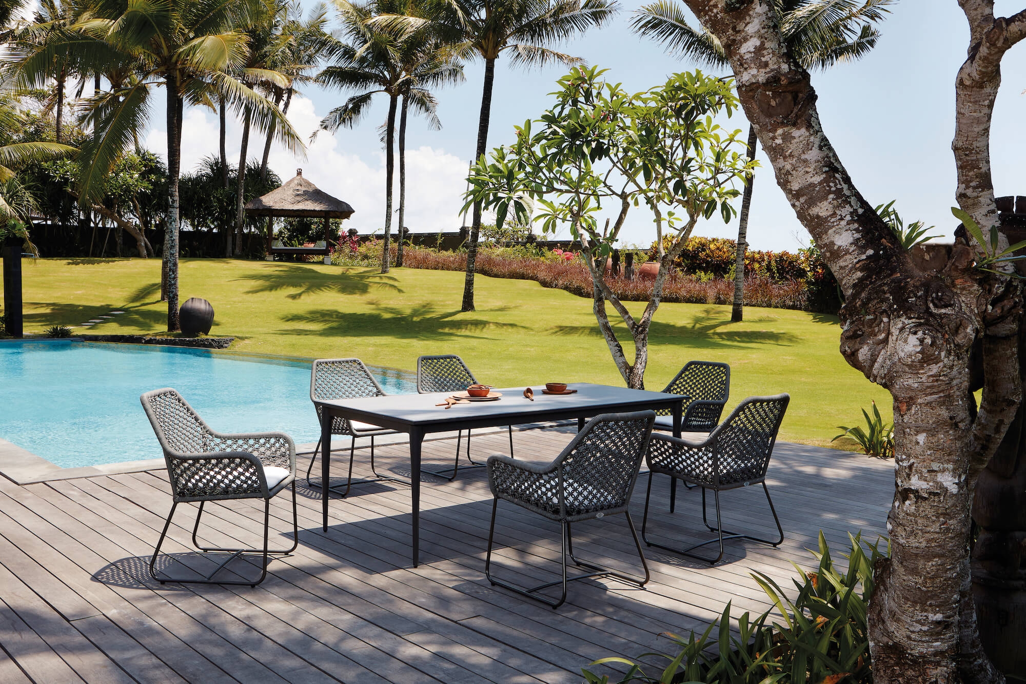 Ensemble de repas design en aluminium et cordes de la collection Moma par SKyline à Cagnes-sur-mer