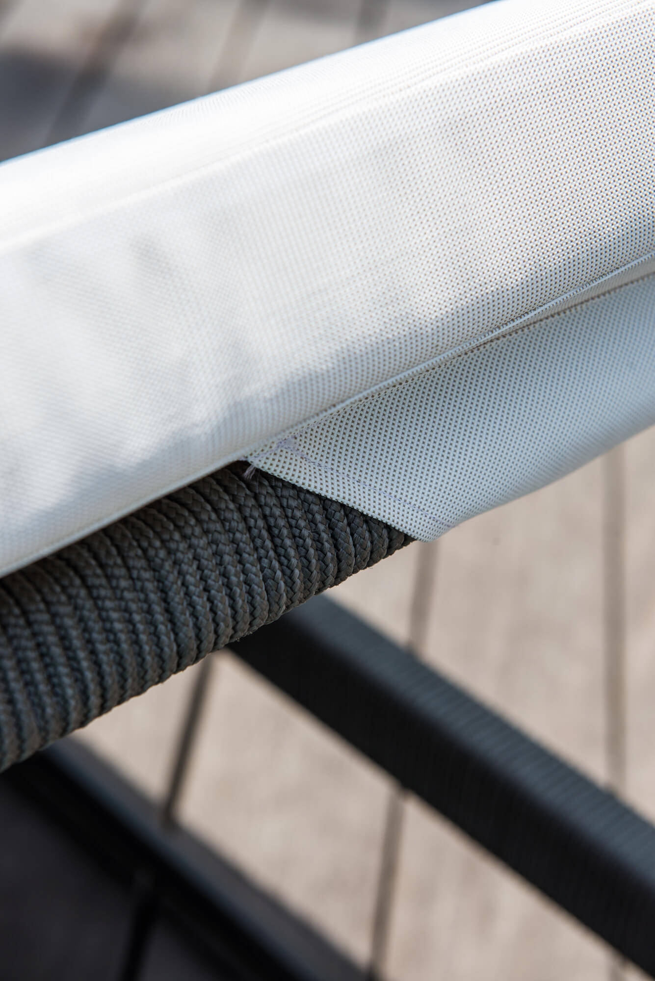 Zoom sur bain de soleil Moma par SKyline Design à Nice