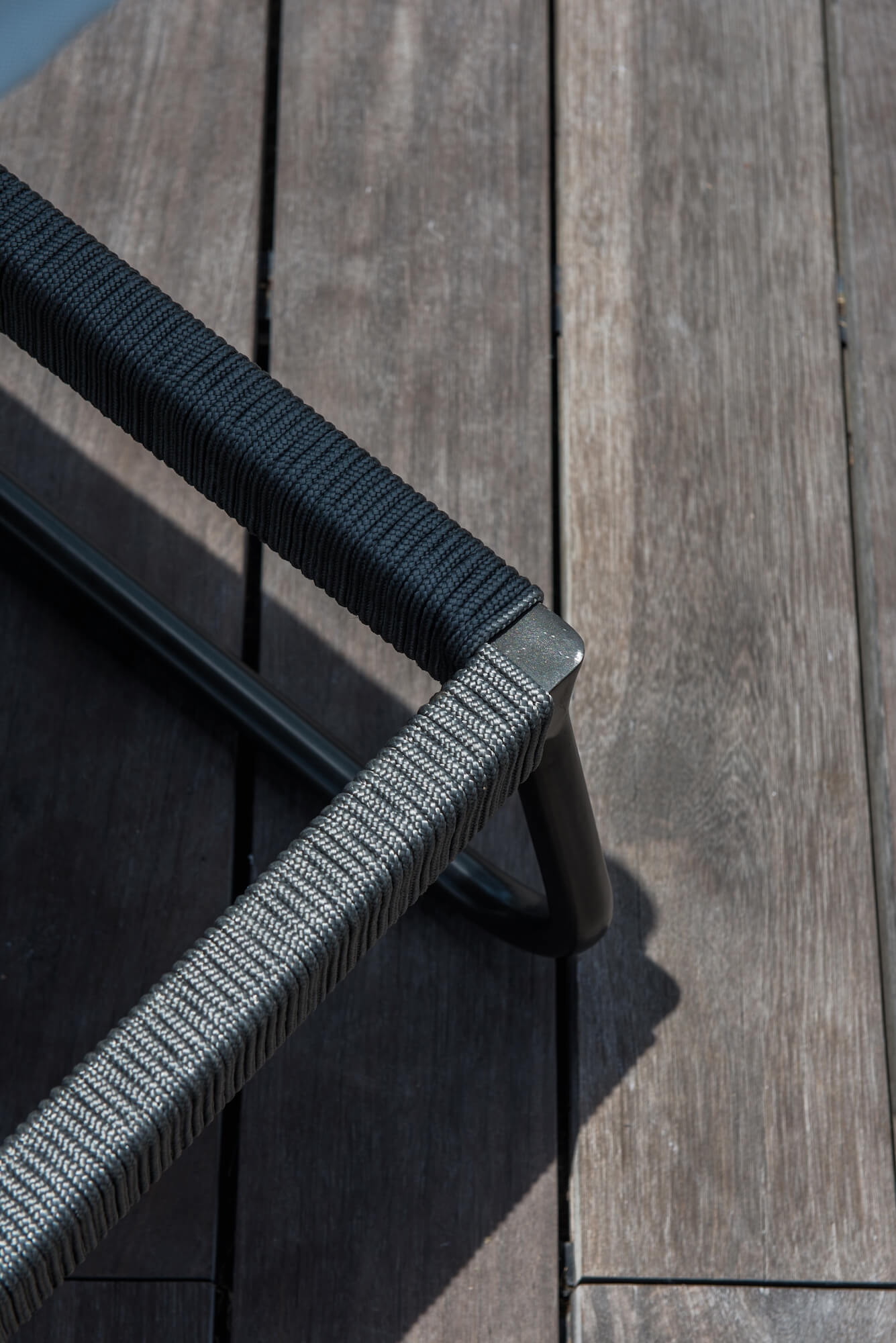 Tressage en cordes sur bain de soleil Moma par SKyline à Cannes