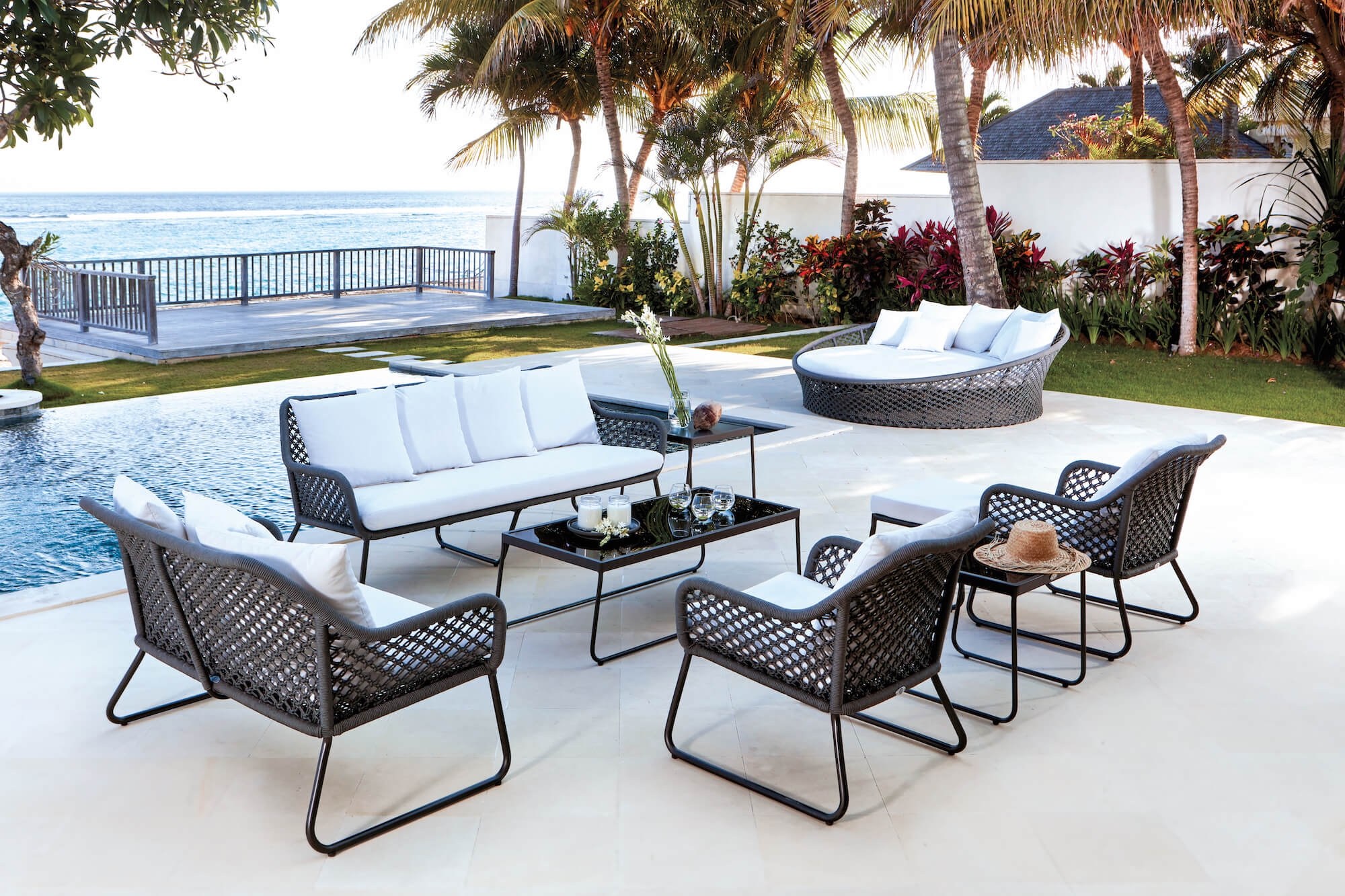 Ensemble de jardin de la collection Moma en aluminium et cordes à Nice