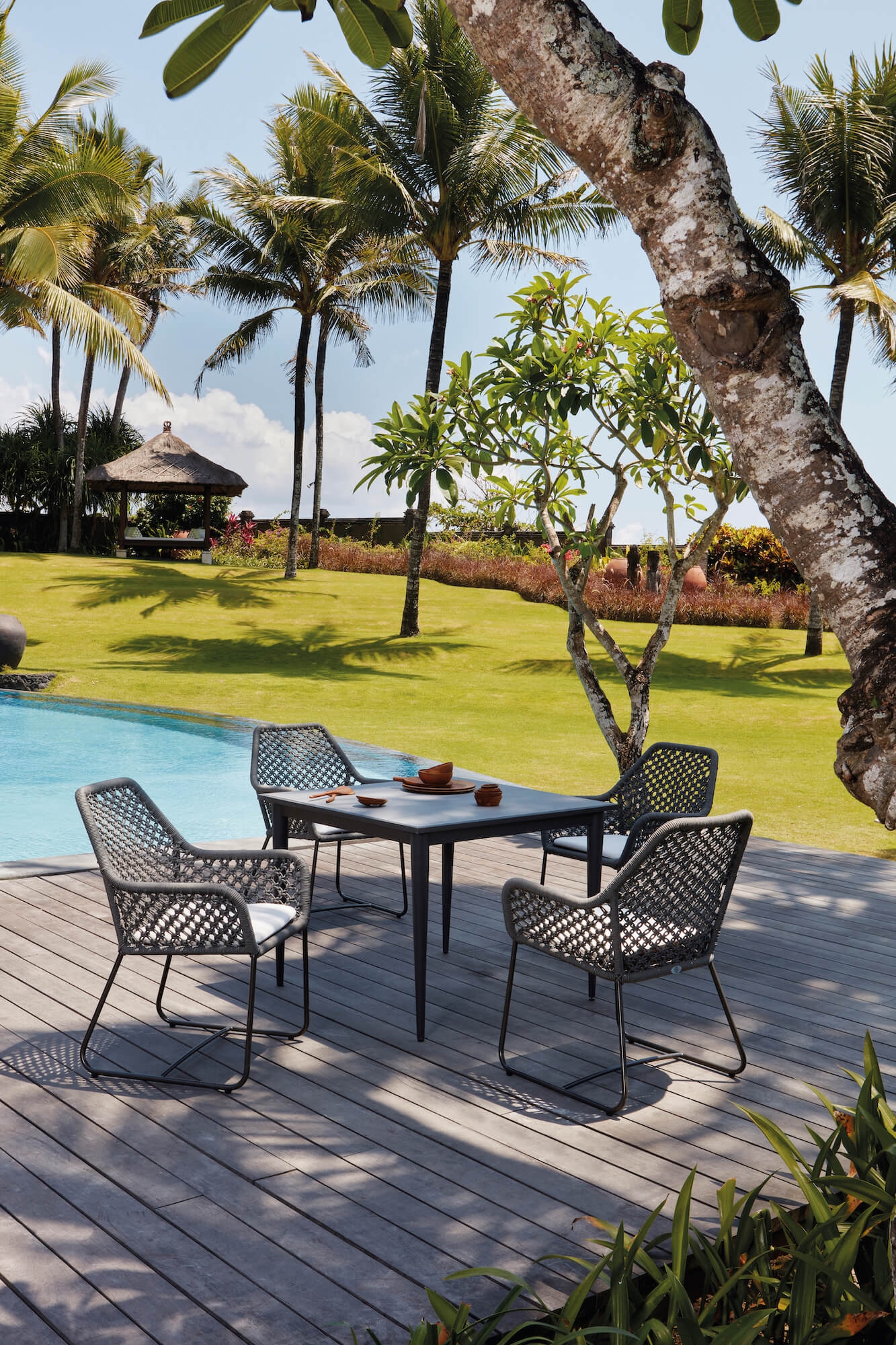 Chaise de jardin pour repas de qualité de la collection Moma par Skyline Design à Antibes