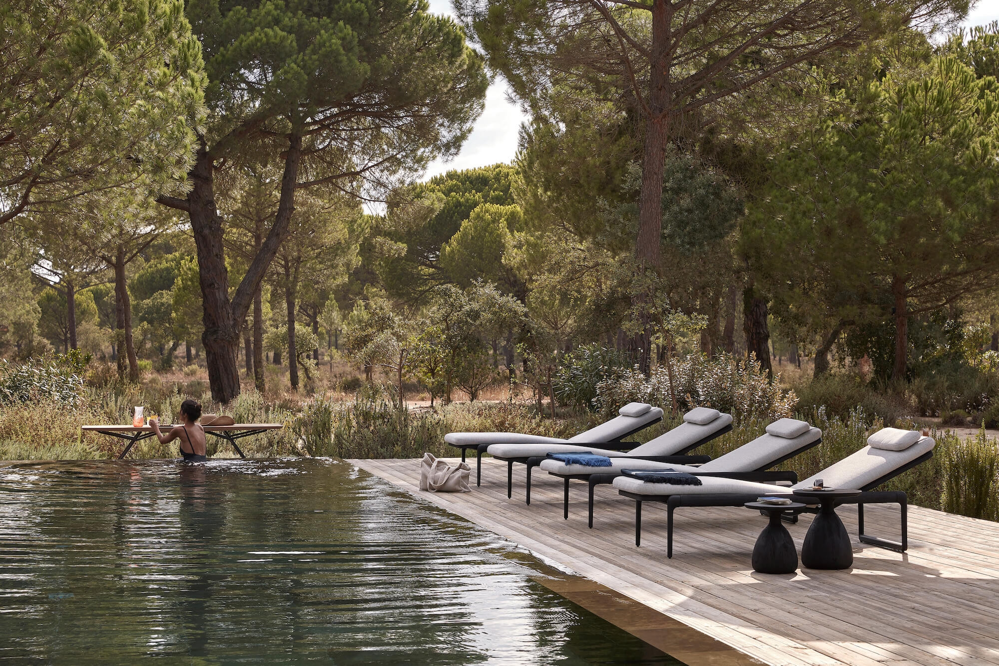 Transat confortable ajustable collection Flows par Manutti à Villefranche sur mer