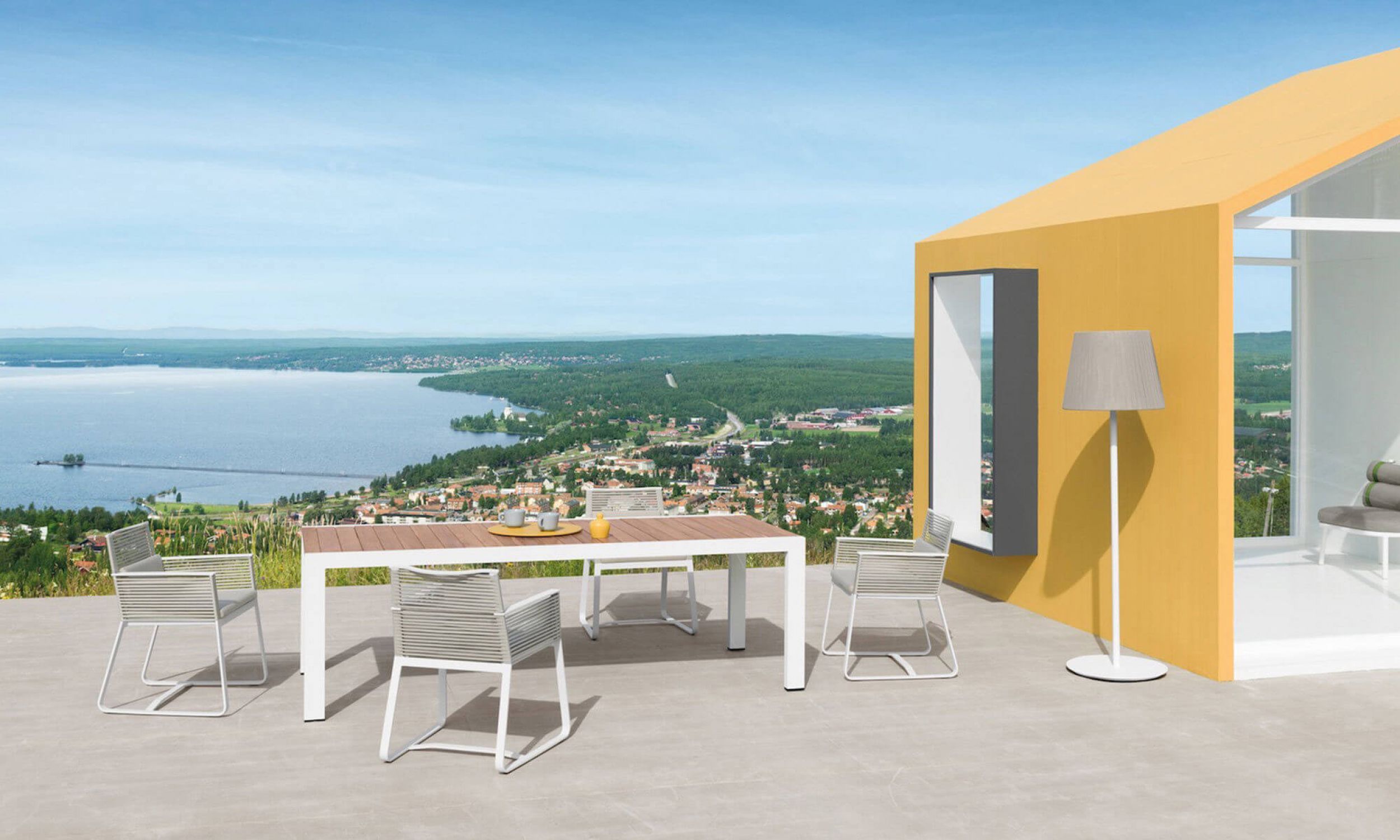 Table extensible en aluminium thermo laqué aux lignes fines collection Landscape par Kettal à Marseille