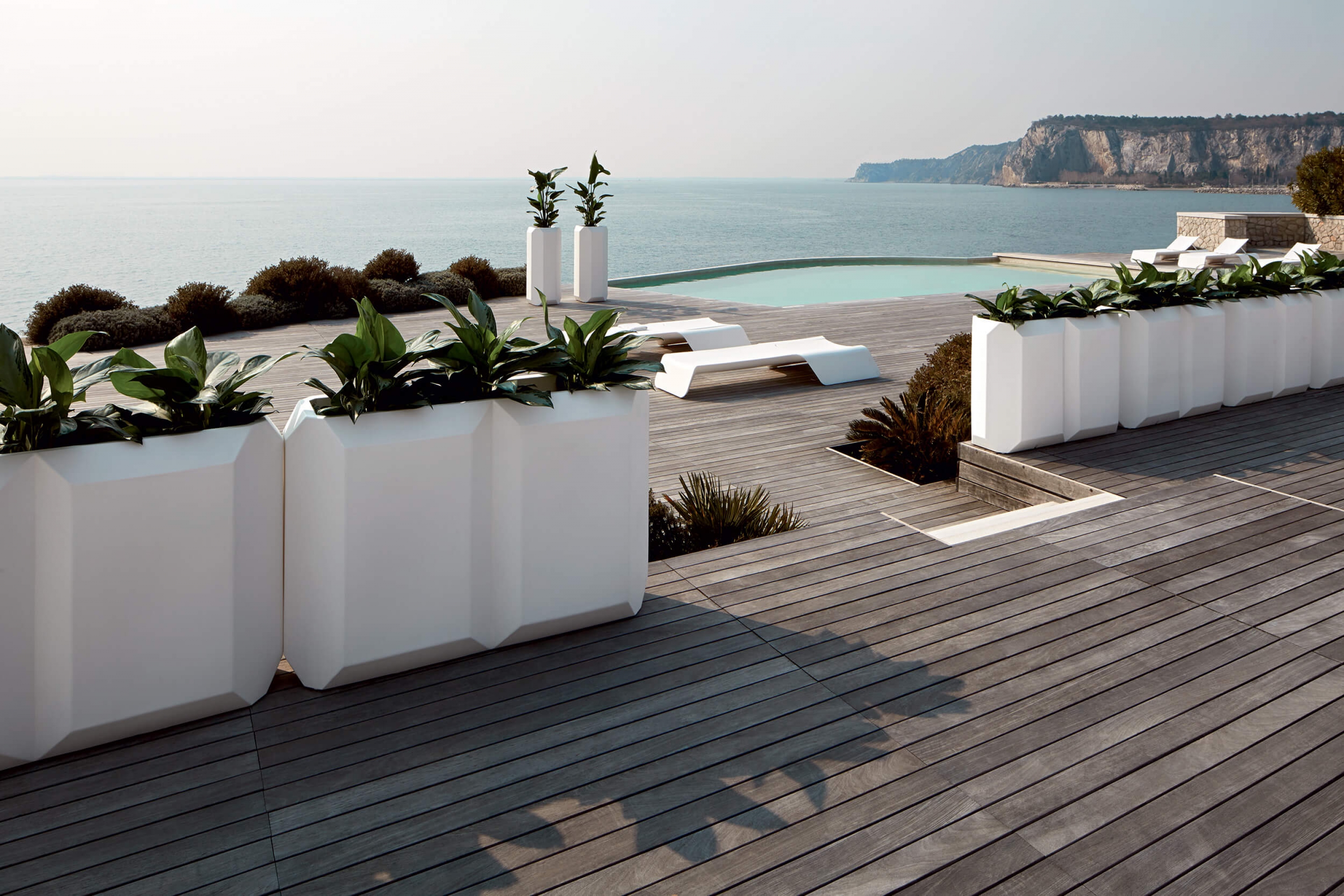 Pot de fleurs design lumineux par Myyour à Antibes