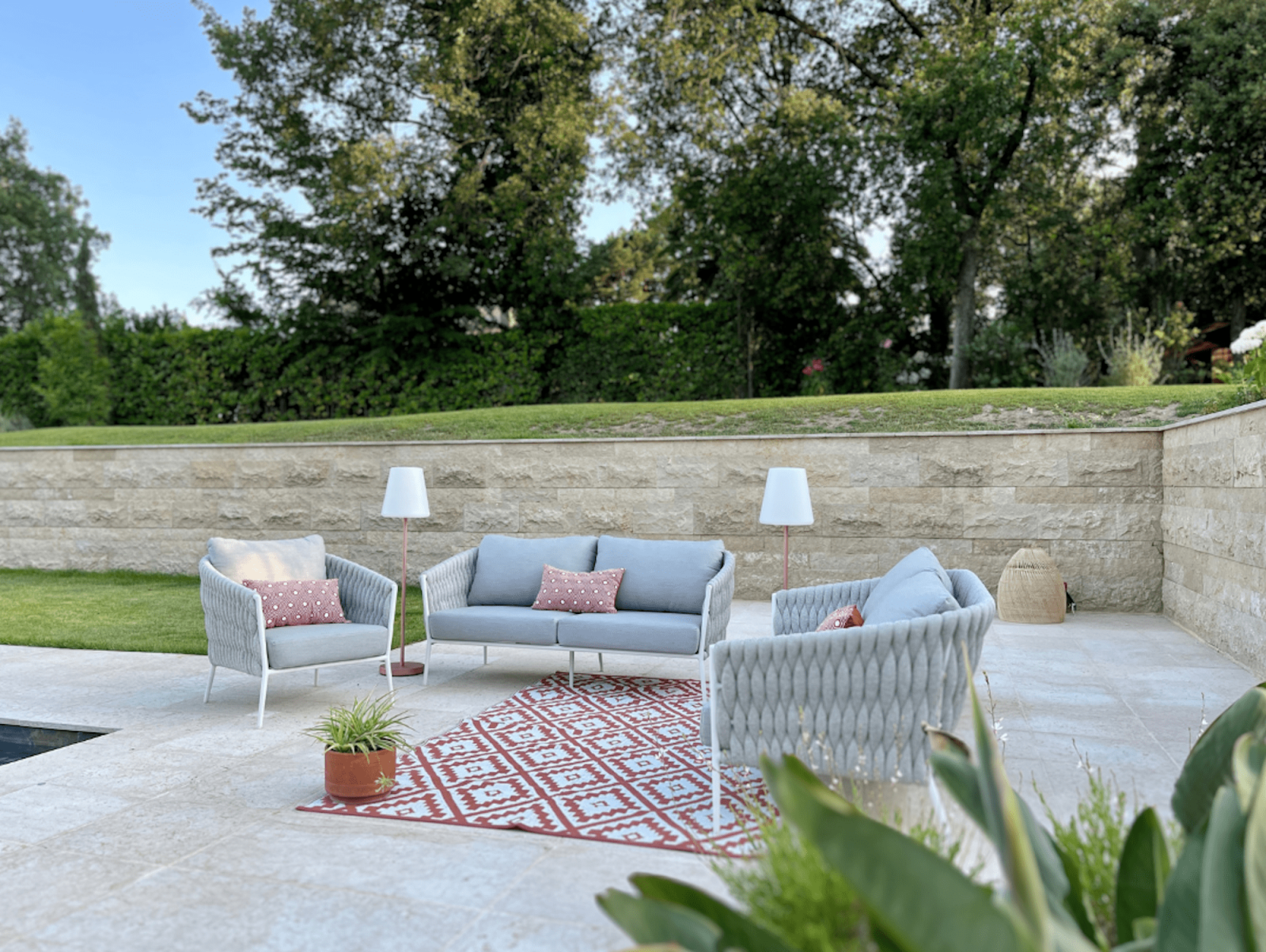 Salon de jardin collection FORTUNA SOCKS de Jati & Kebon sur la Côte d'Azur 