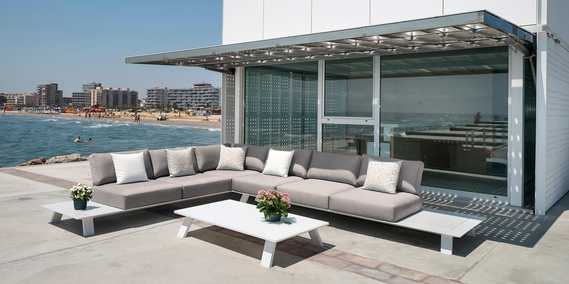 Salon de jardin à modules de la collection Nerverland à Nice