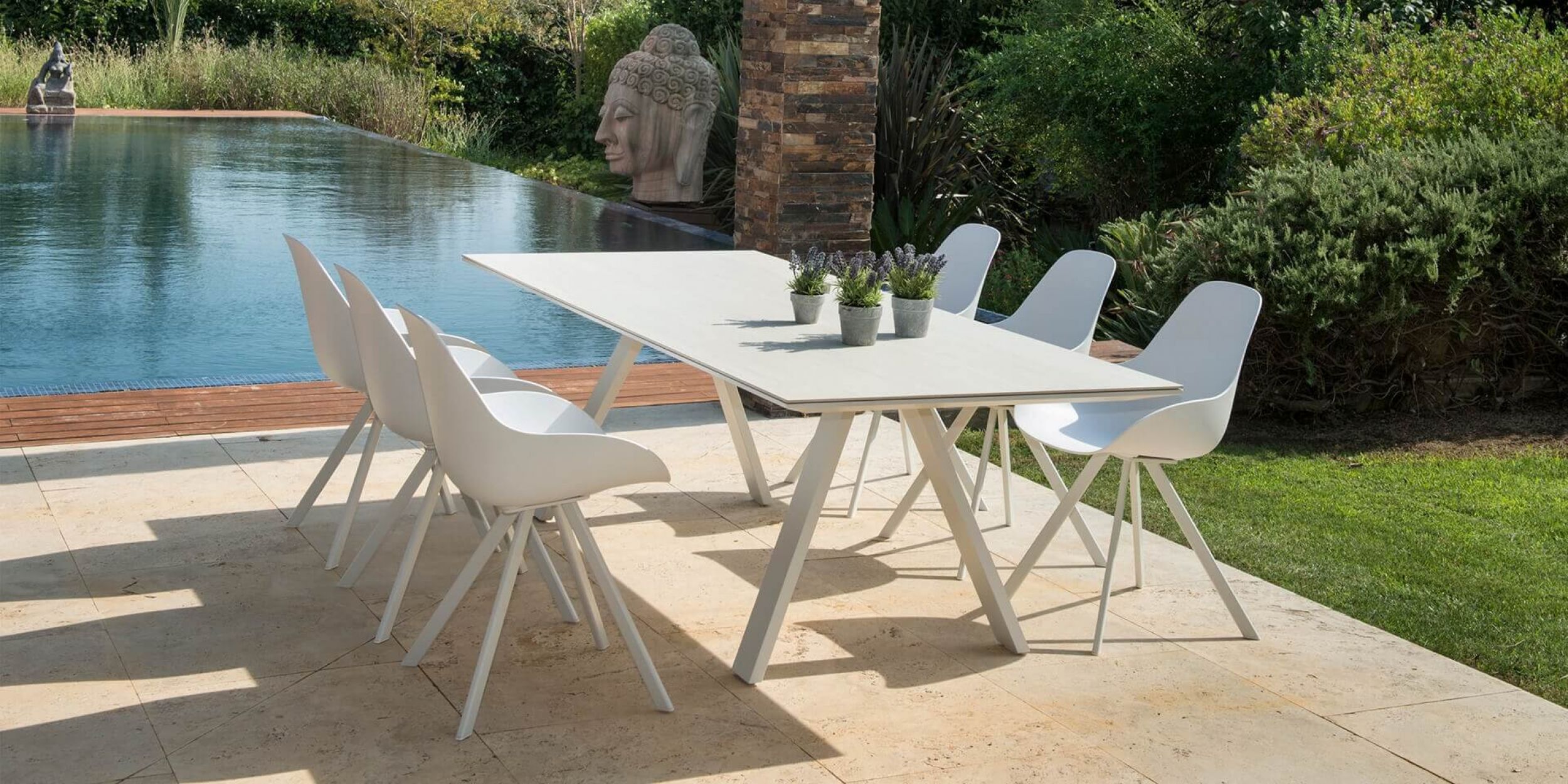 Table extensible en aluminium thermolaqué et en céramique collection Neverland