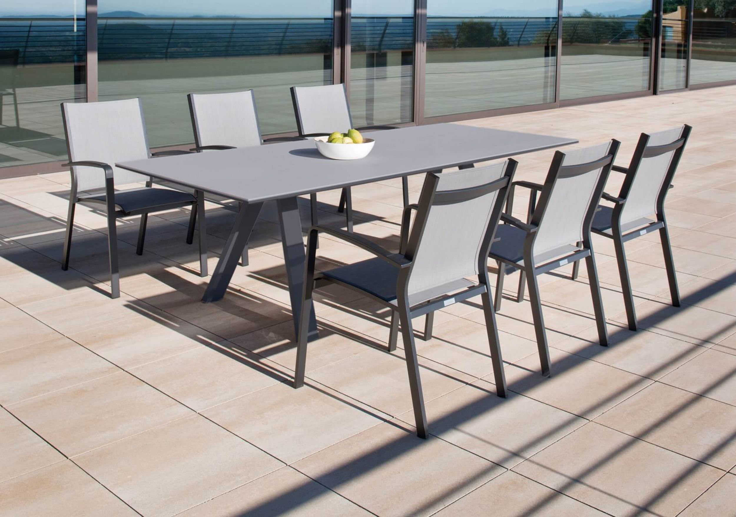 Table extensible en aluminium thermolaqué et en céramique collection Neverland