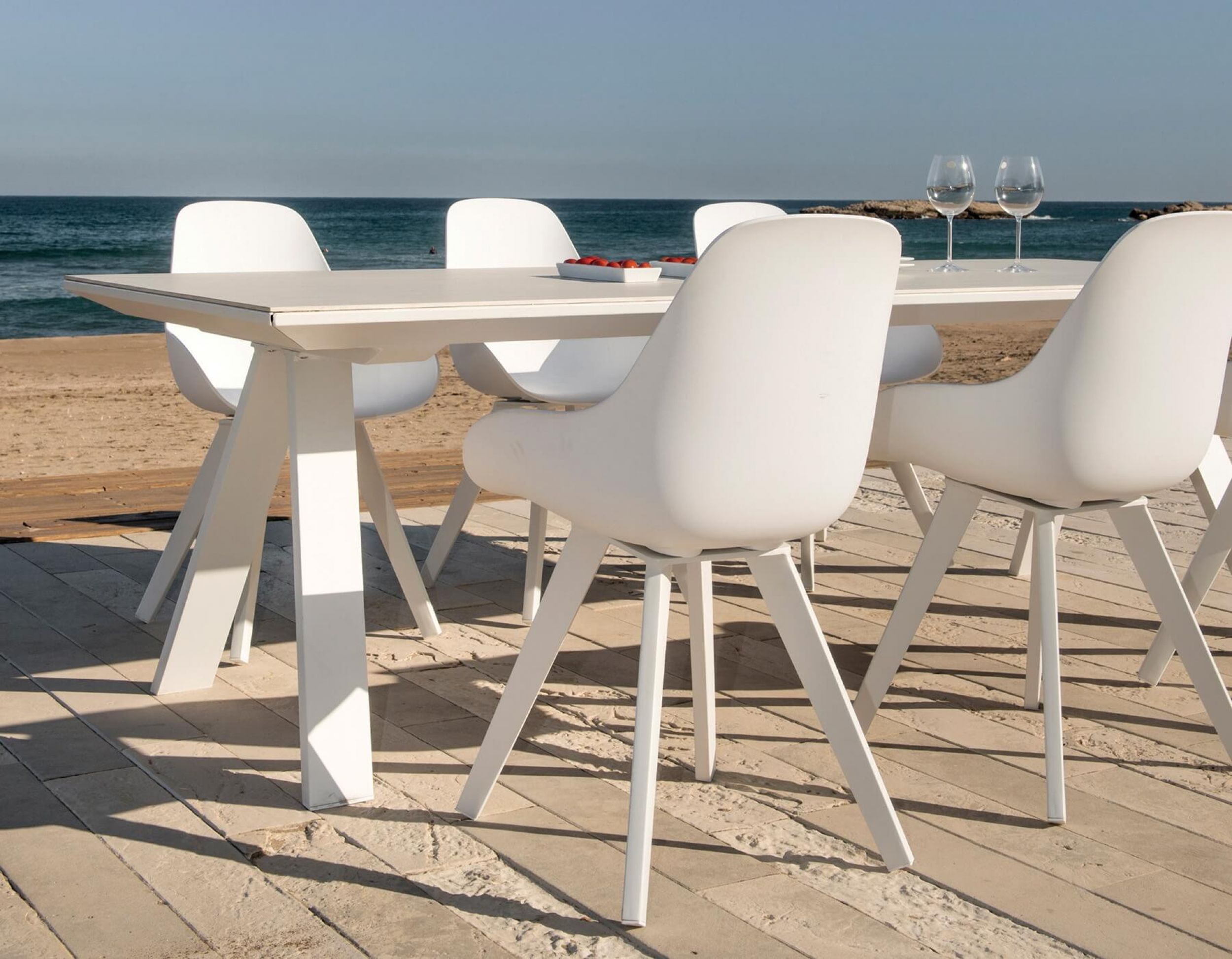 Table extensible en aluminium thermolaqué et en céramique collection Neverland