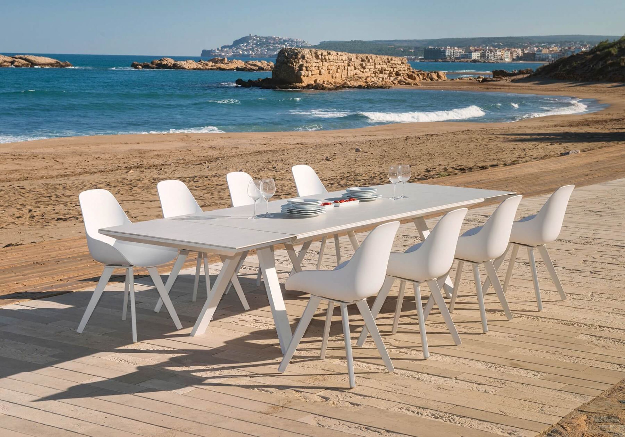 Table extensible en aluminium thermolaqué et en céramique collection Neverland