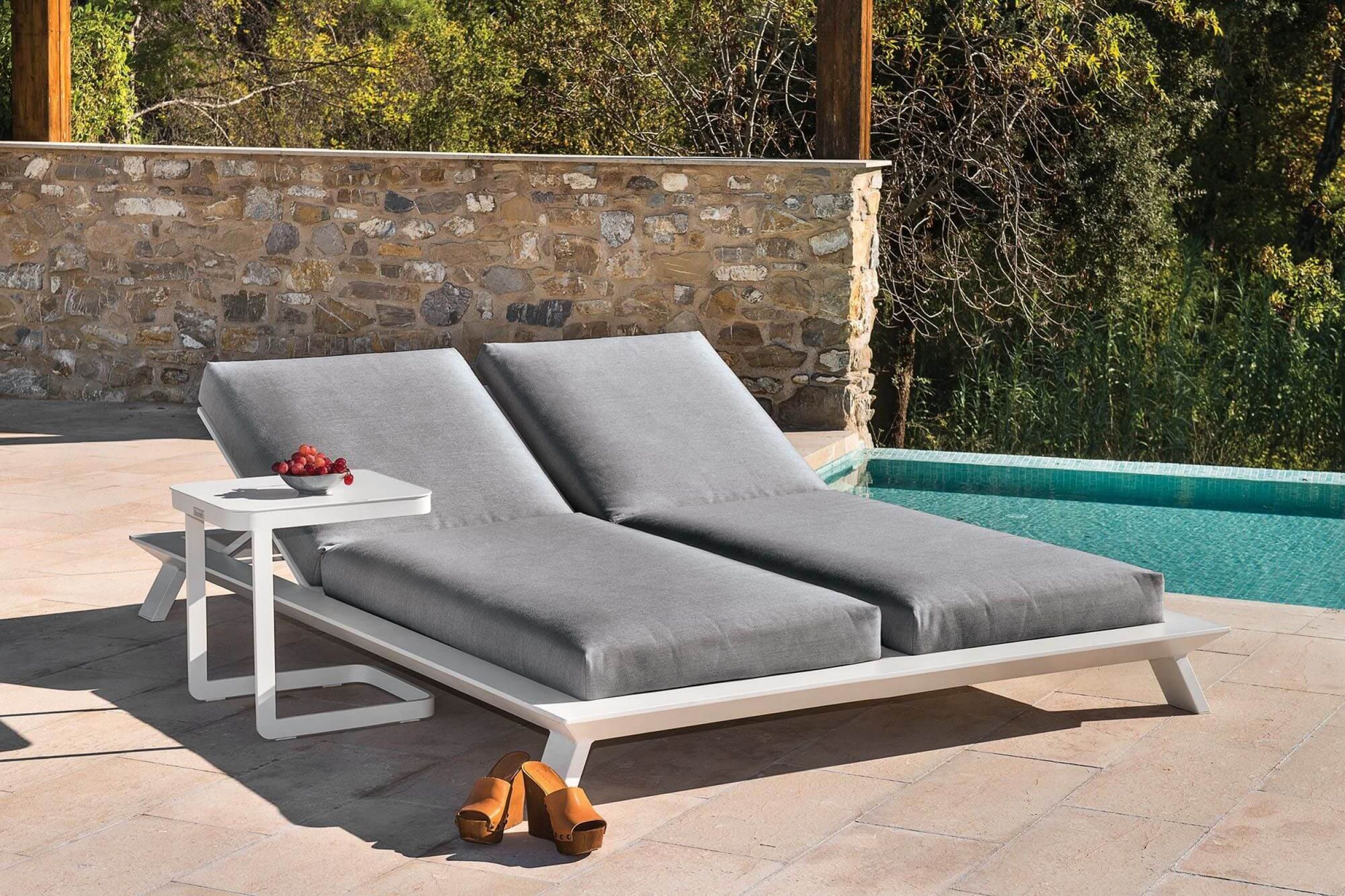 Transat de relaxation ajustable en aluminium thermo laqué et acrylique collection Neverland à Nantes