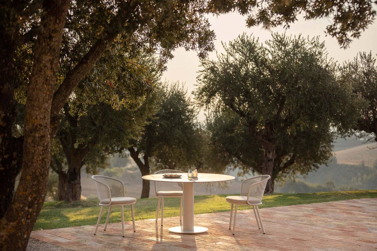 Table d'extérieur de repas personnalisable à Paris