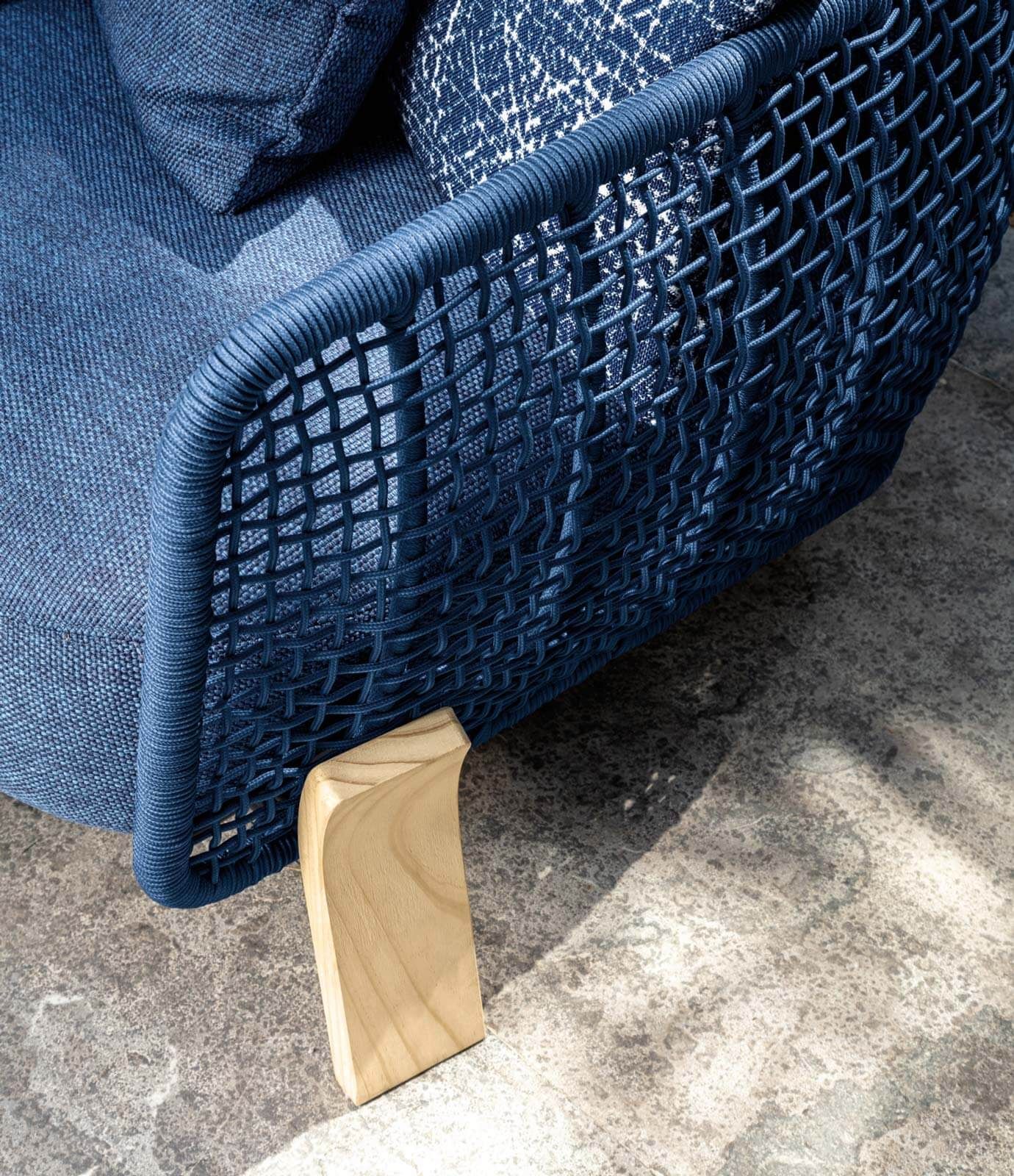 Fauteuil d'extérieur en corde d'extérieur avec structure en bois d'accoya collection Argo par Talenti à Paris