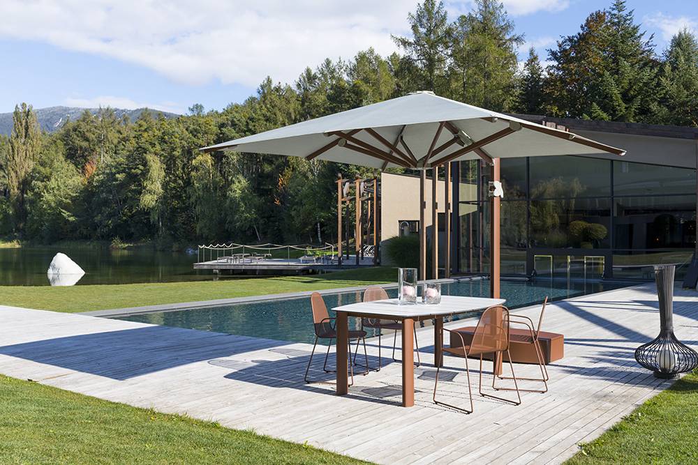 Parasol design avec ressort à gaz, collection Pan par CREMA à Cagnes-Sur-Mer