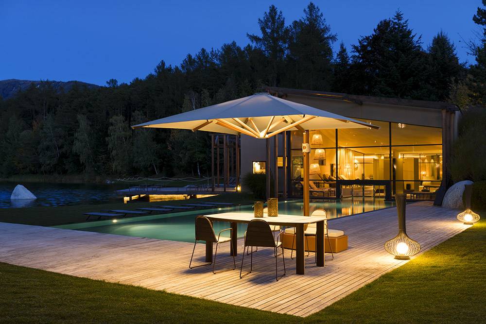 Parasol avec ressort à gaz et rotation 360°, collection Pan par CREMA à la Rochelle