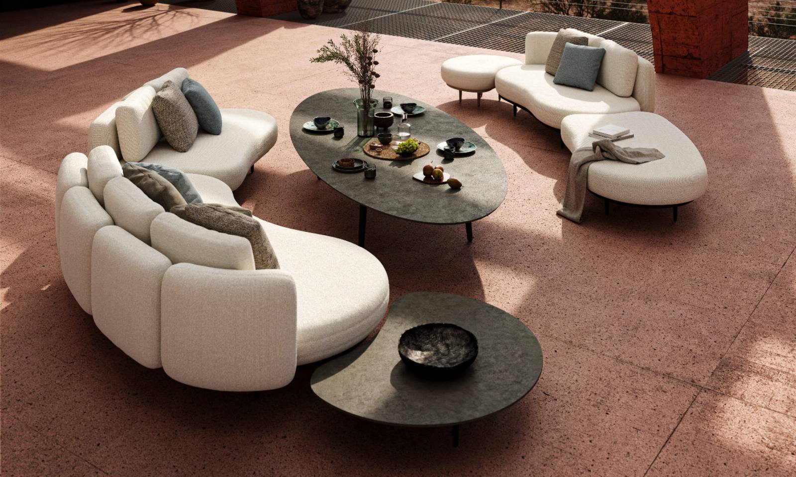 Salon de jardin extérieur Organix par Royal Bottania, une collection aux formes organiques à Antibes