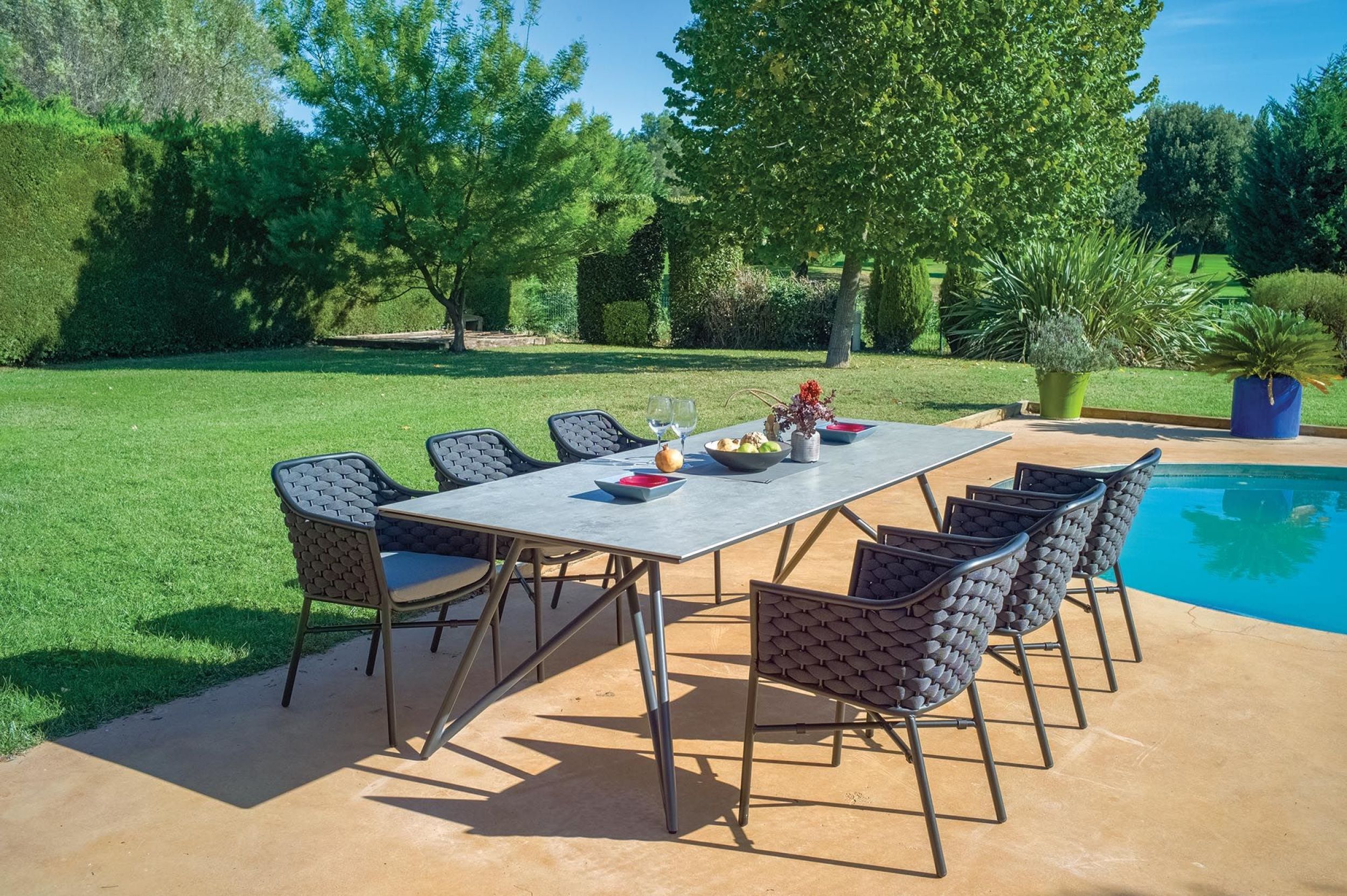 Chaise aluminium thermo laqué et cordes collection Rio et table Orso à Mougins