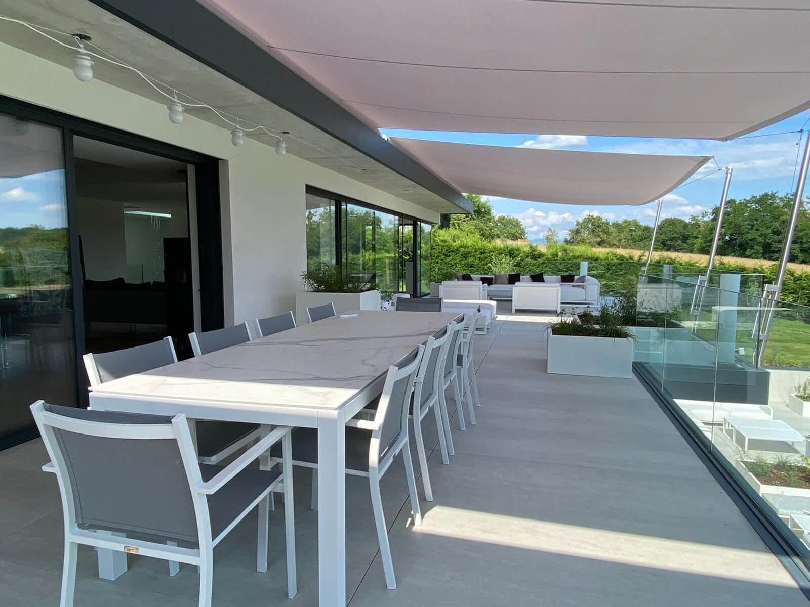 Chaise de repas avec accoudoirs chez un particulier à Mougins