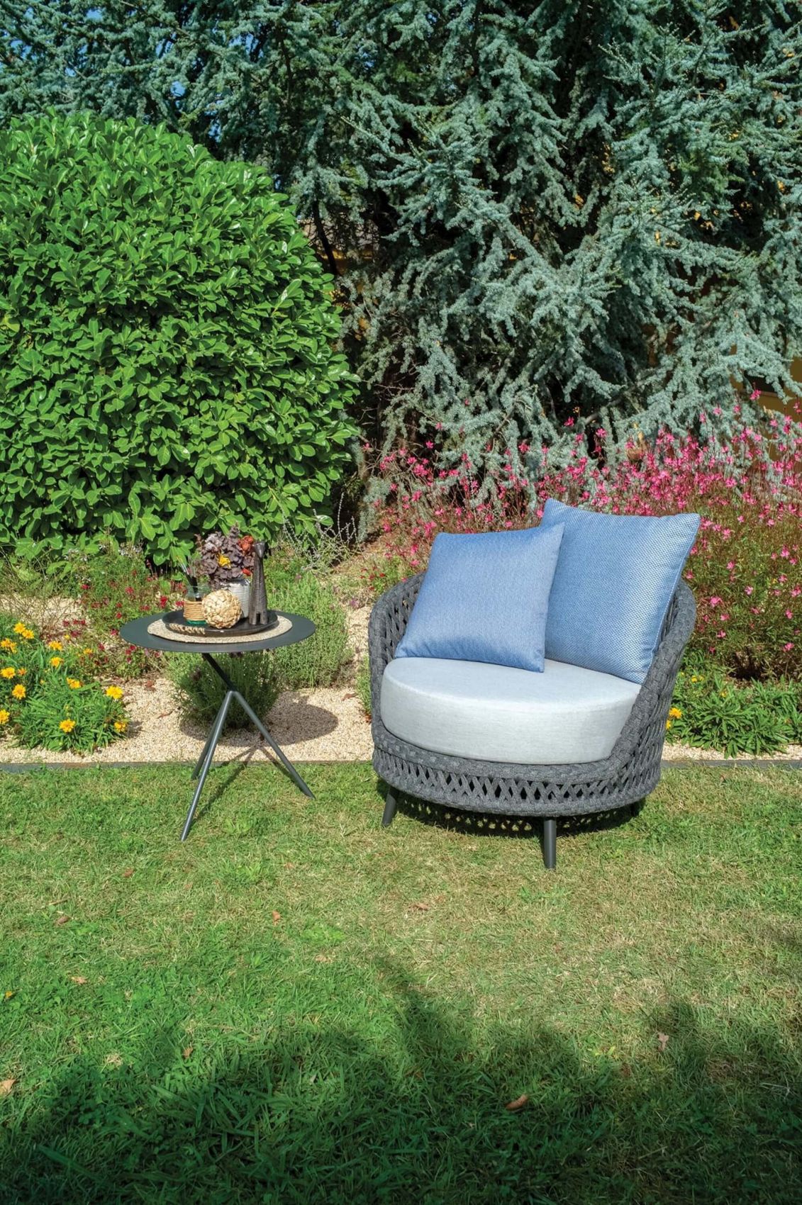 Table basse en aluminium thermolaqué et fauteuil Porto à Rennes