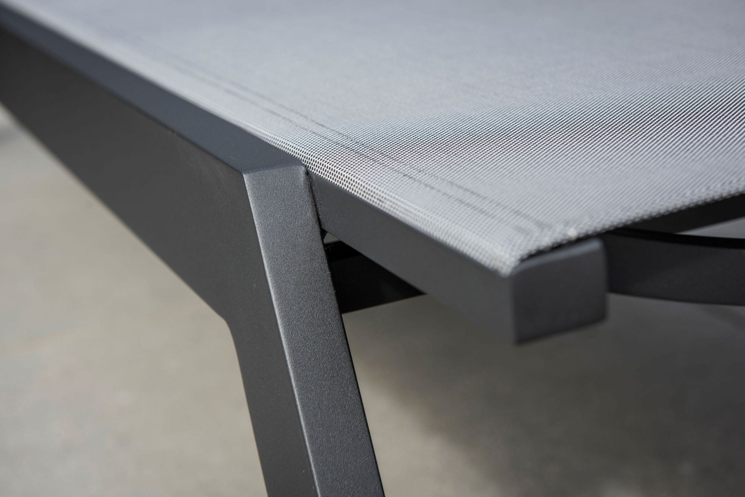 Pied en aluminium du transat Vigo par Jati&Kebon à Marseille