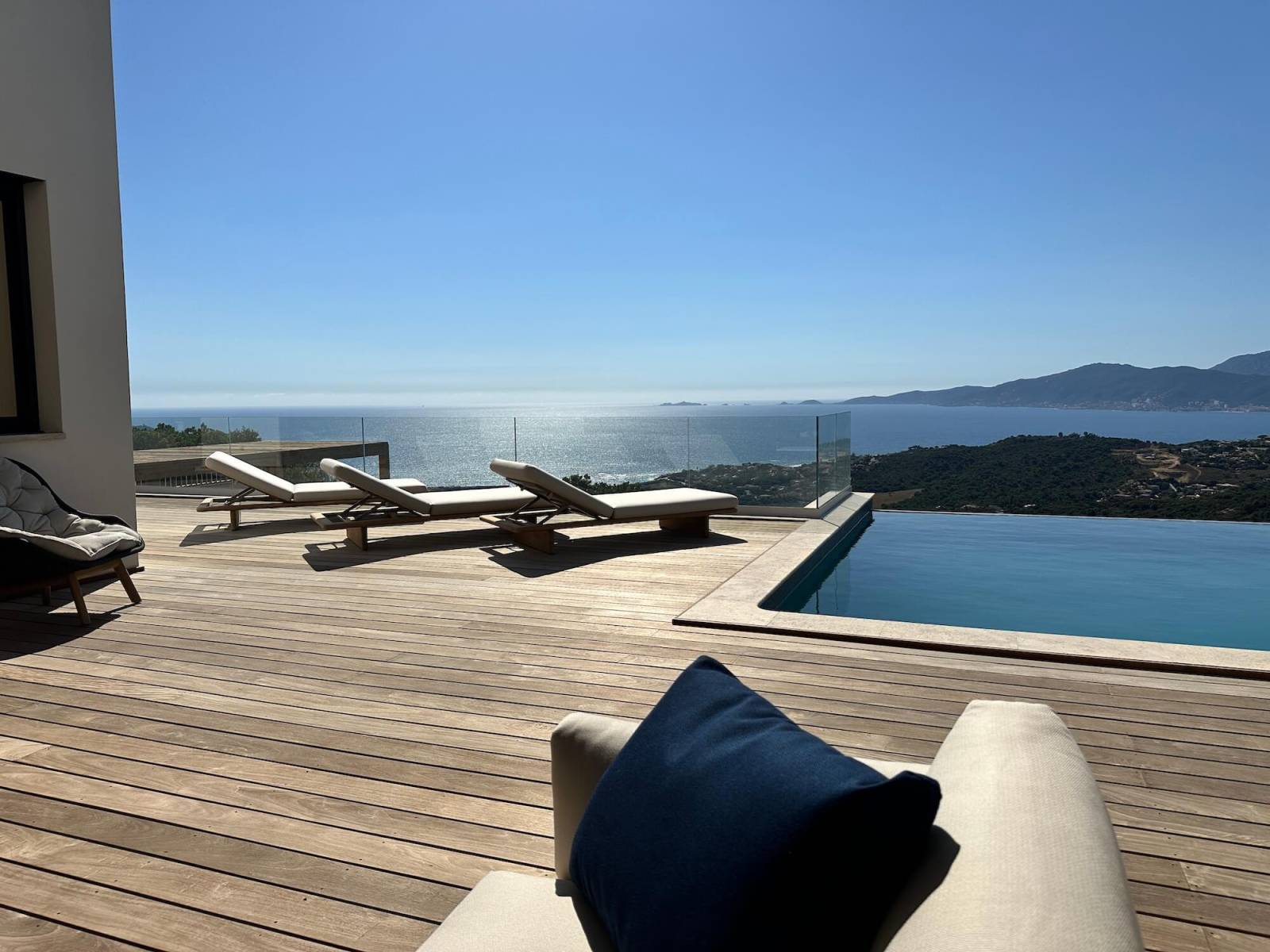 Transats collection Mesh par Kettal à Porticcio