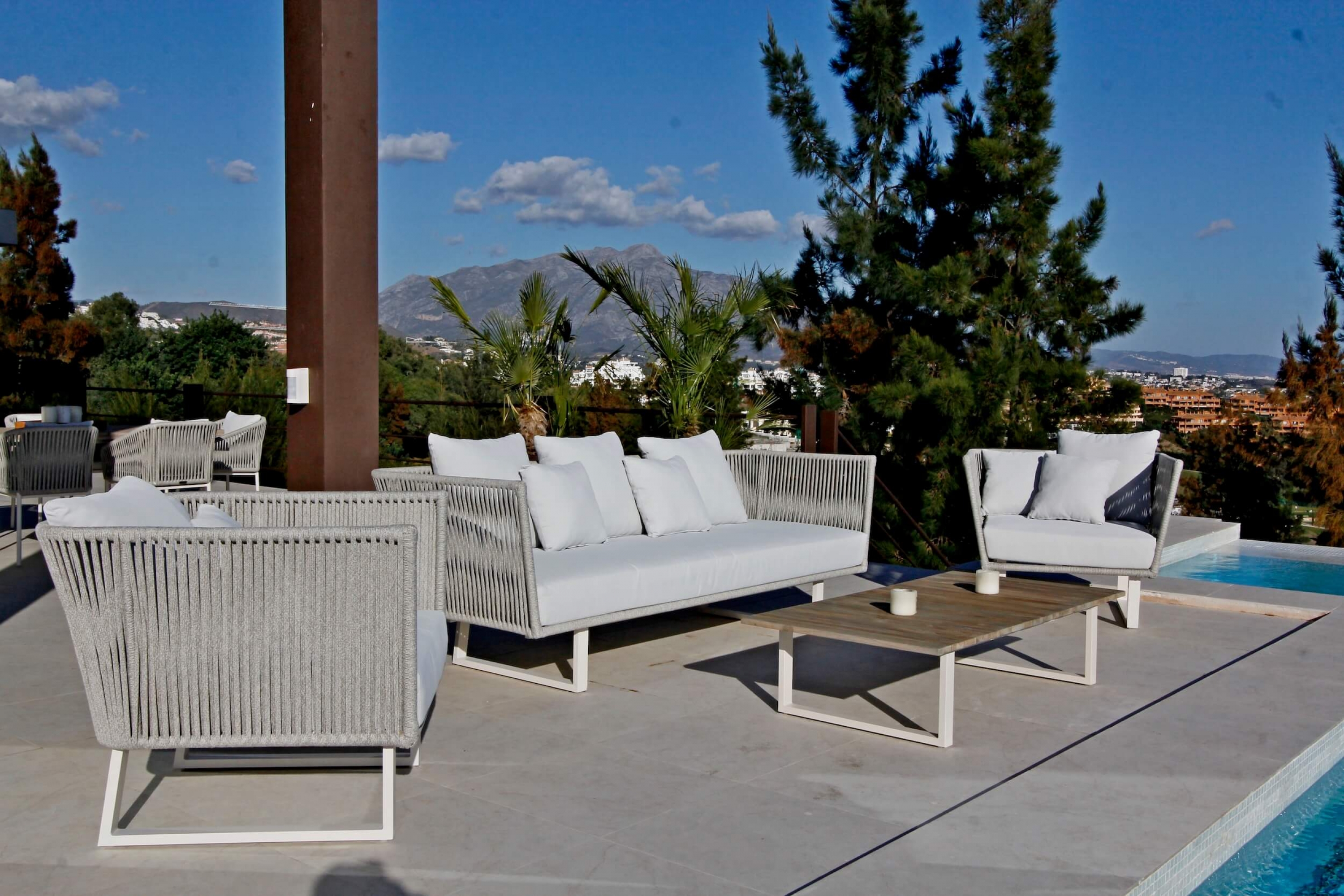 Fauteuil de jardin design en corde gris et blanc par G&G Italia à Bandol