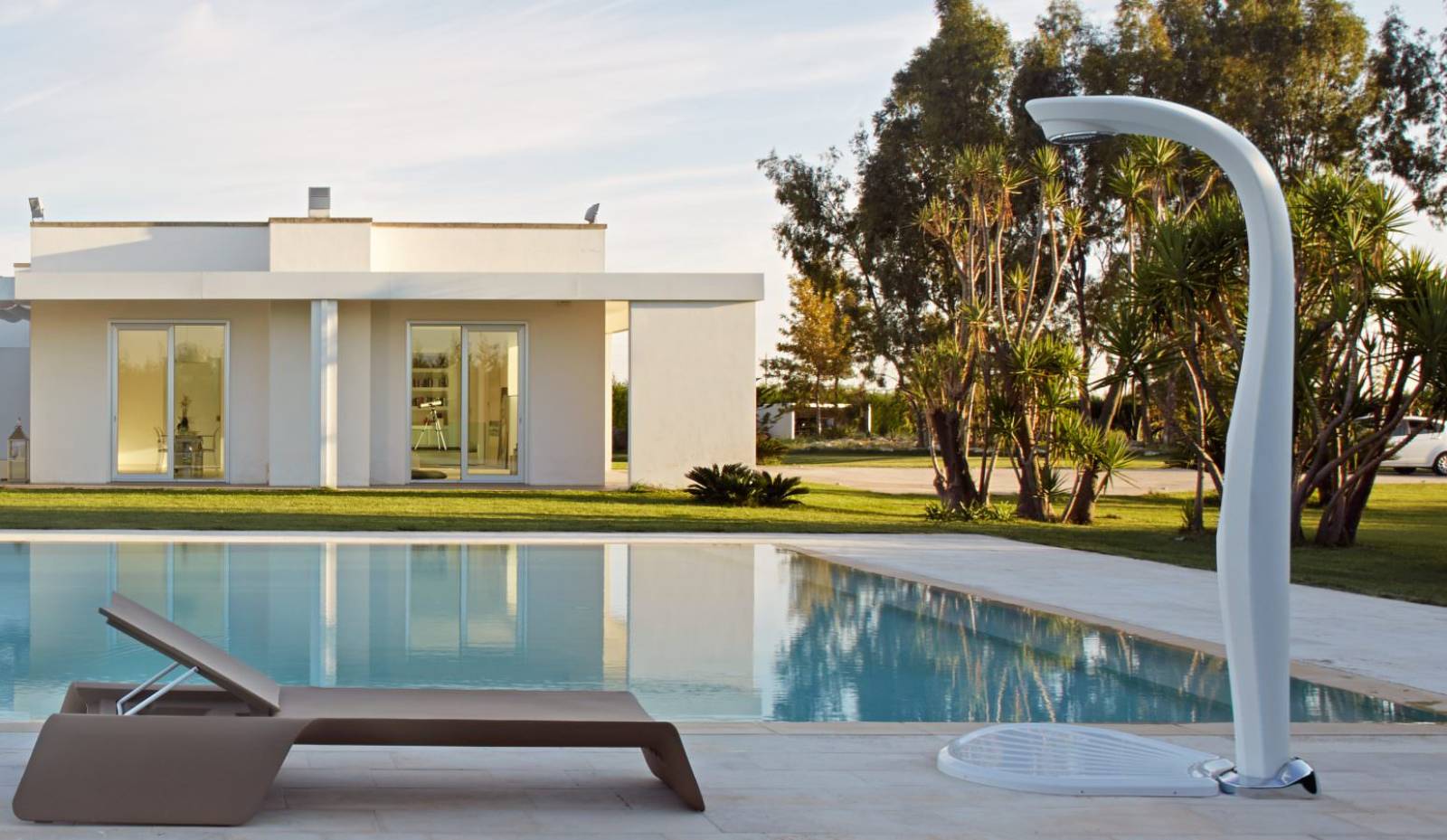 Douche design en polypropylène & fibre de verre de la collection Dyno à Montpellier