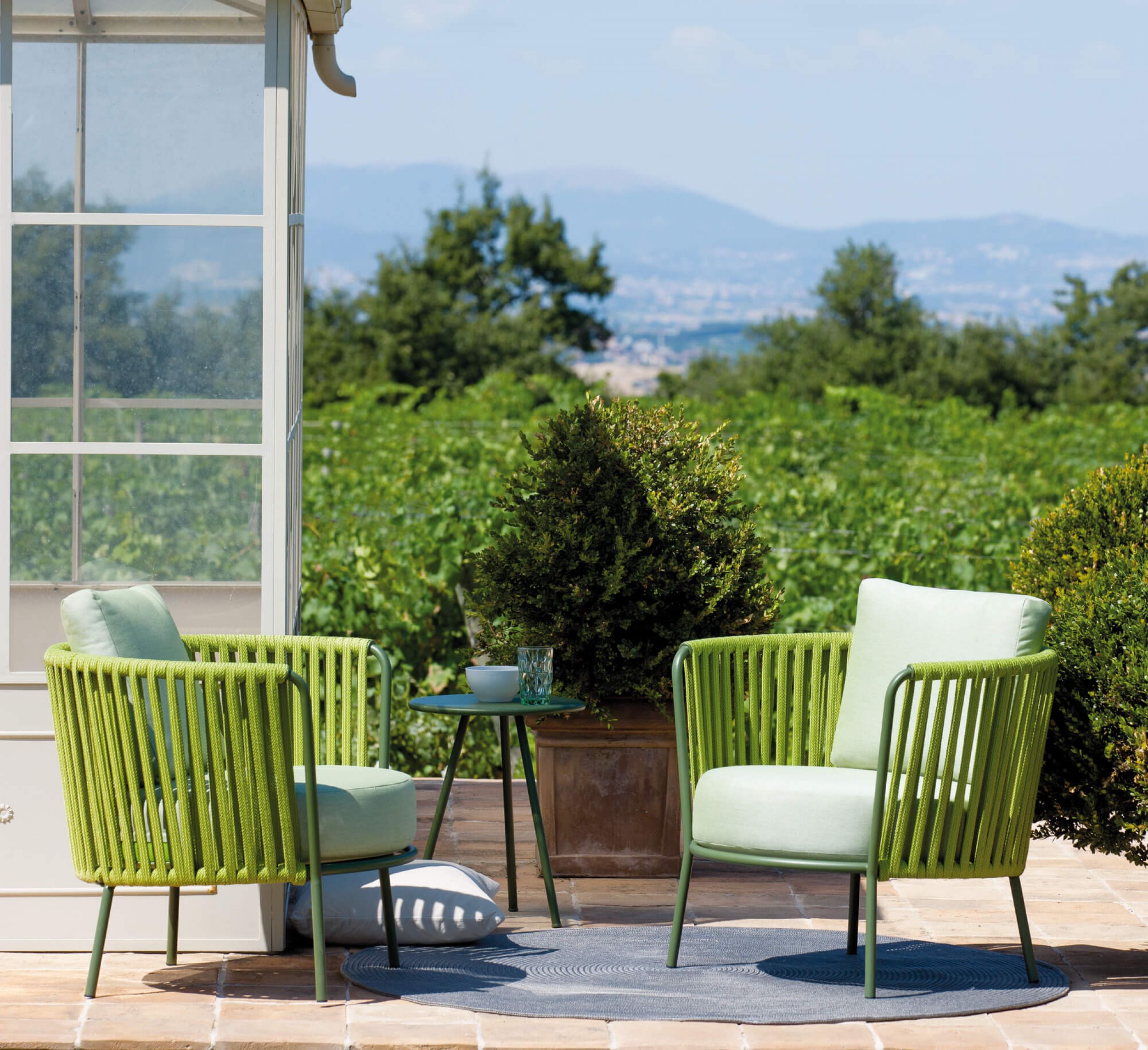 Ensemble lounge d'extérieur vert à cordes synthétiques collection Daisy Rope par Vermobil à Marseille