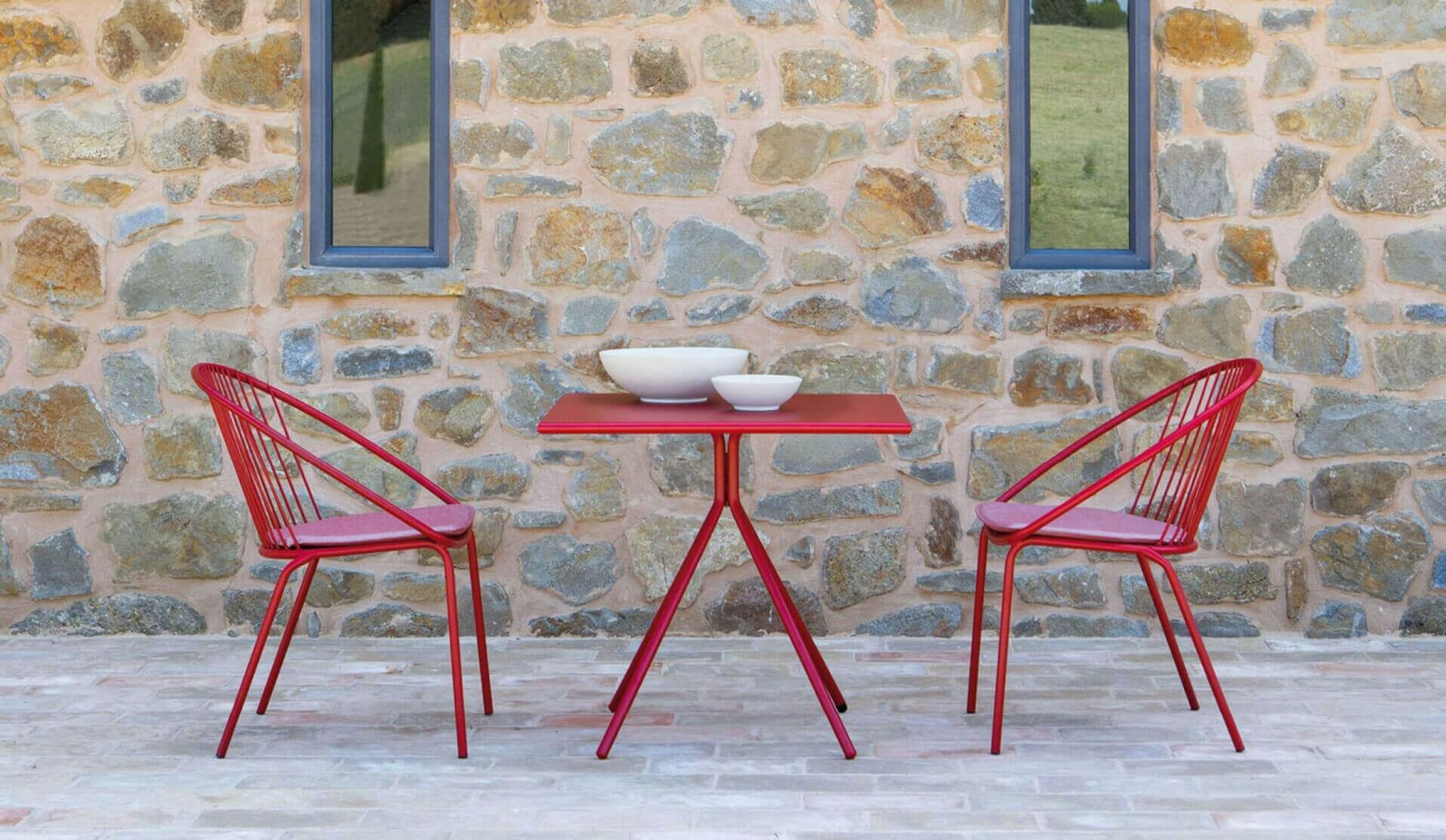 Coin repas d'extérieur en acier galvanisé collection Aria par Vermobil à Nice