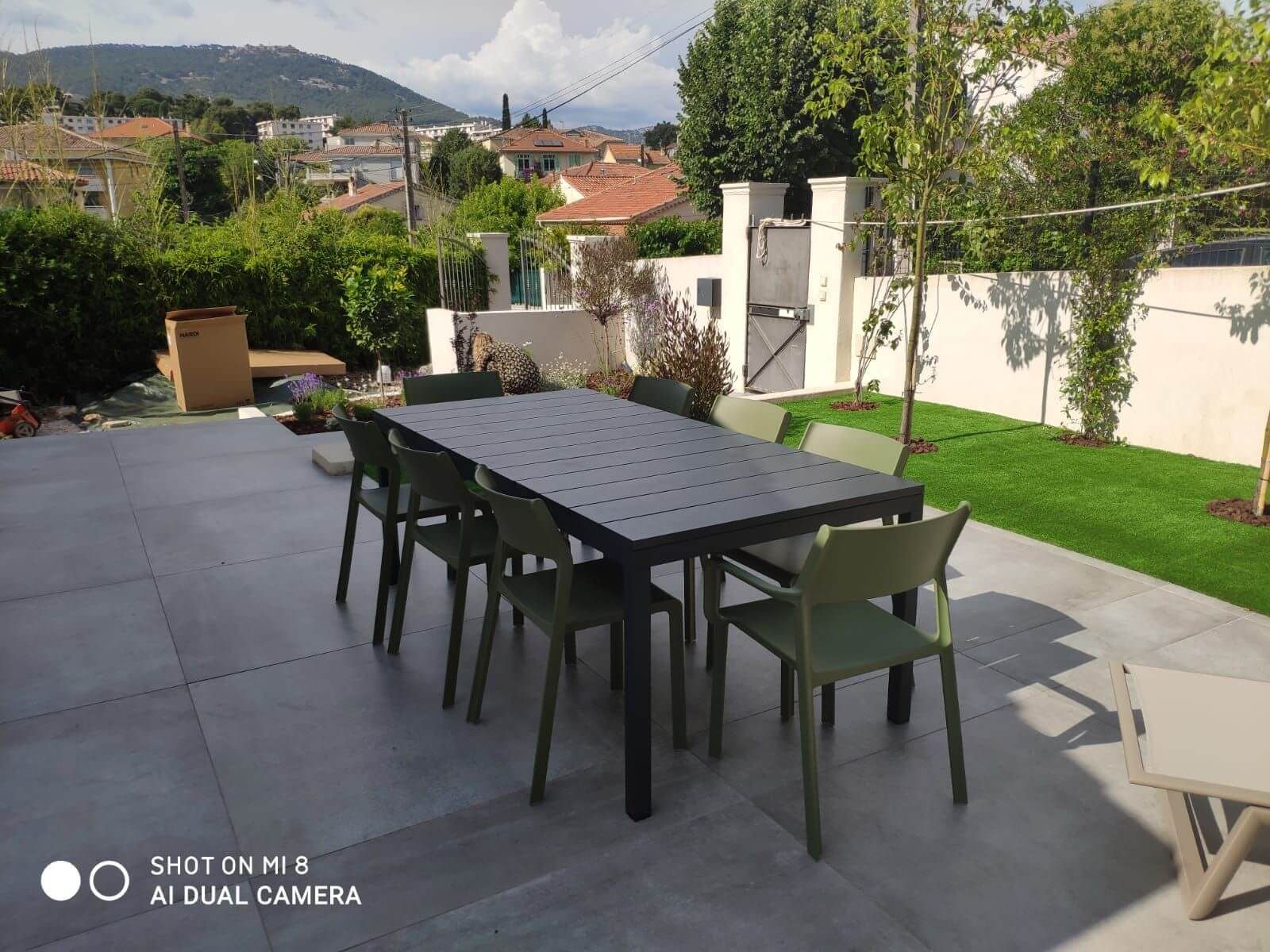 réalisation de la Chaise en polypropylène collection Trill et table Rio à Genève