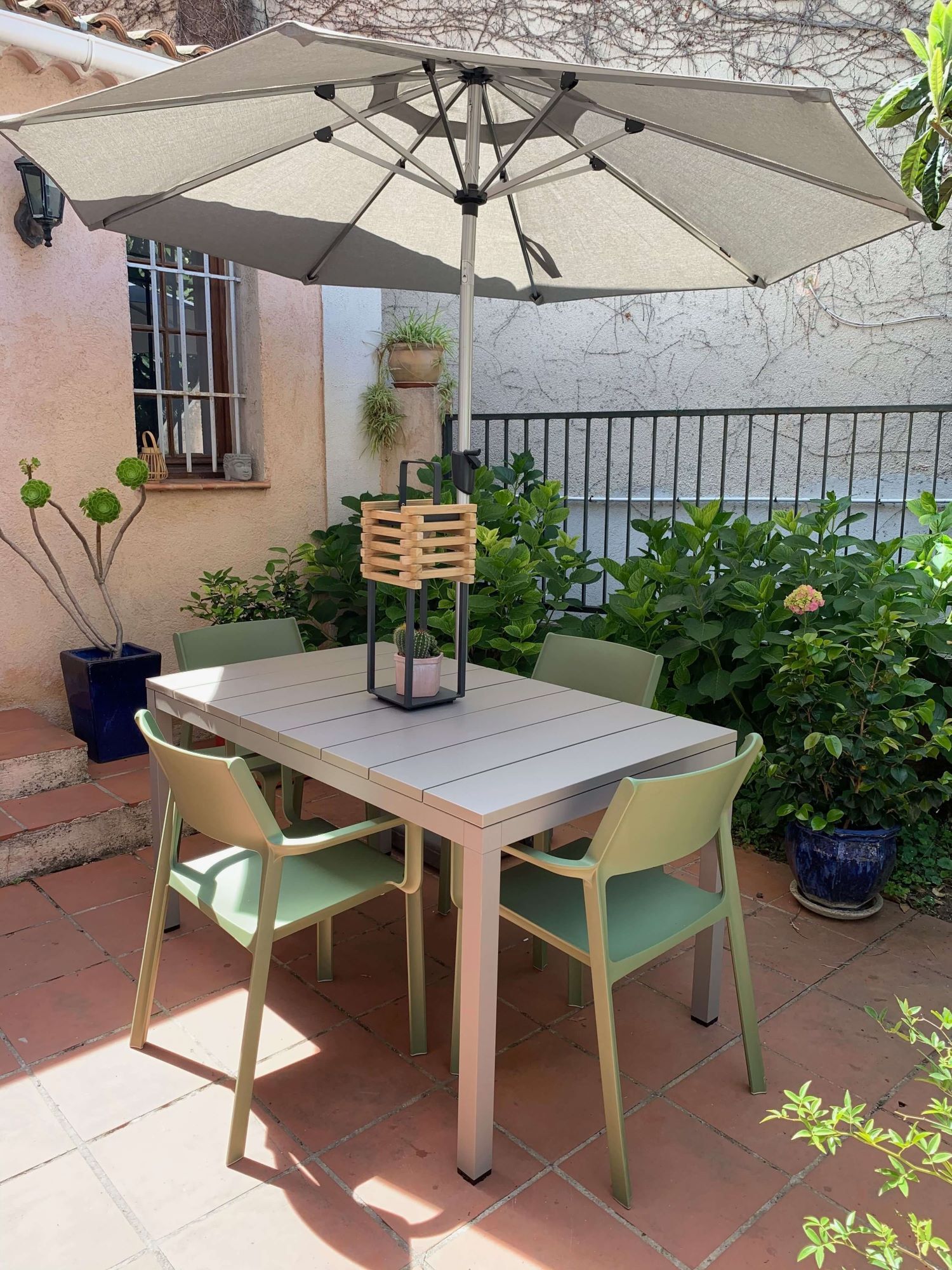 réalisation de la Table extensible en aluminium et plateau Durel Top collection Rio et chaise Rio par Nardi à Marseille