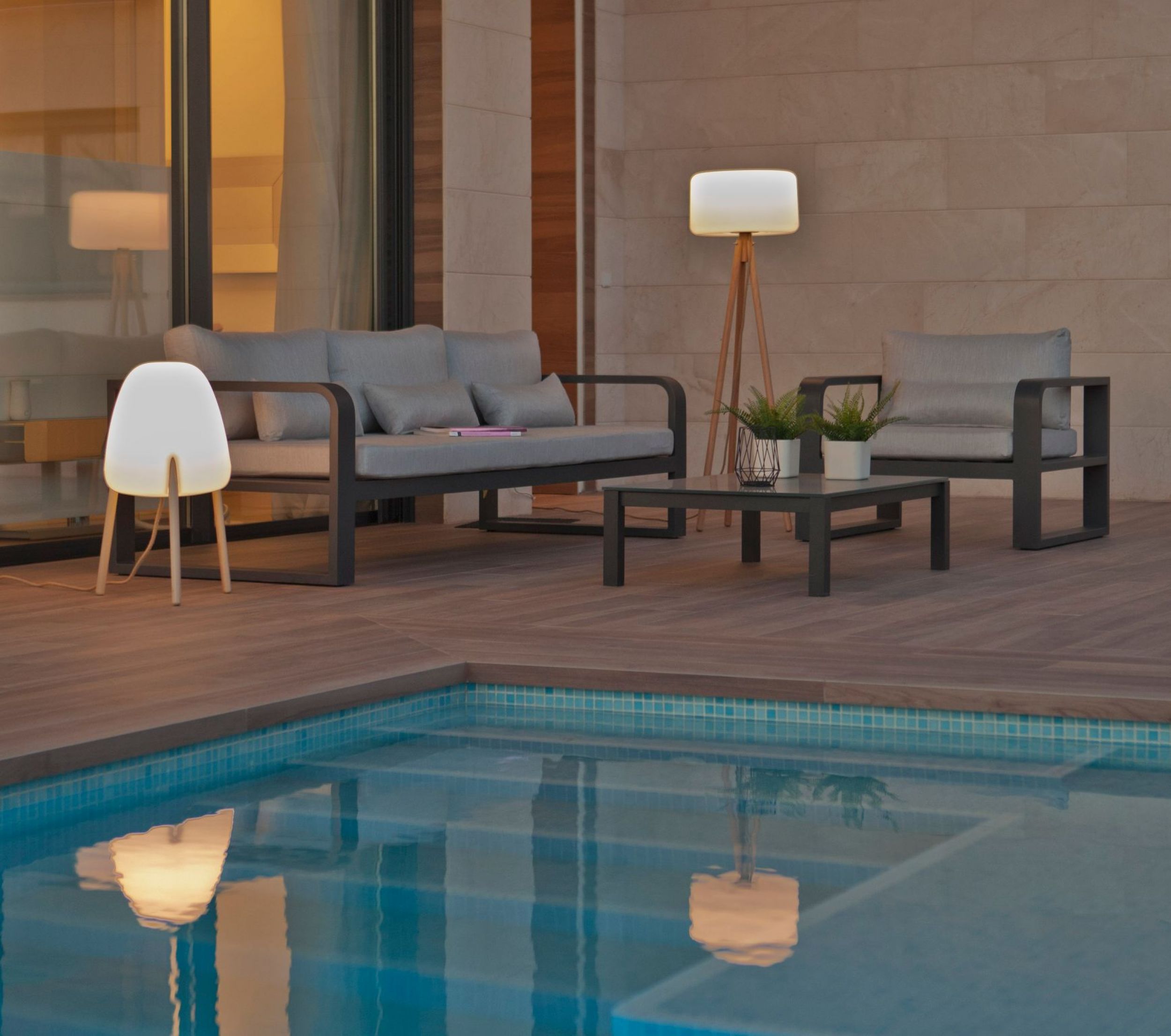 Lampe à pieds avec bouton tactile collection Rocket par New Garden à Bordeaux