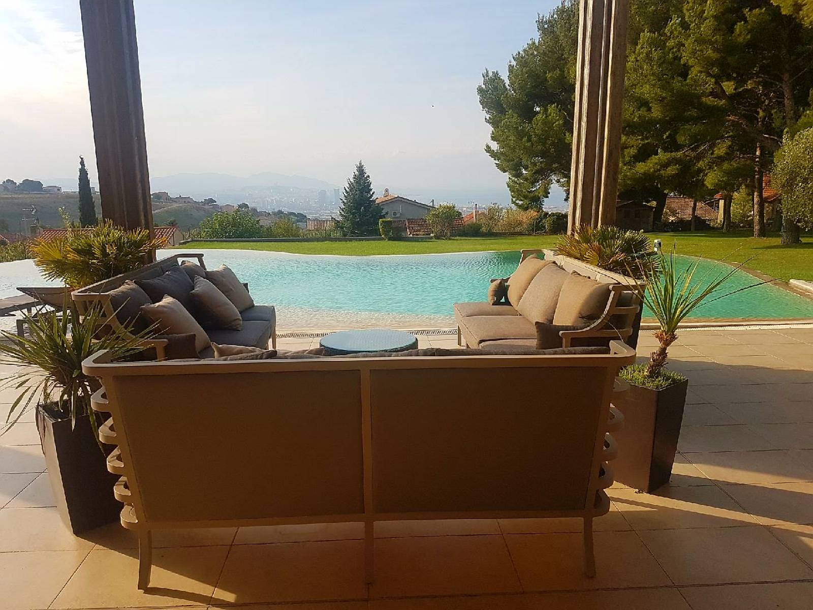 Salon de jardin design modulable en aluminium et batyline gris/beige à Marseille