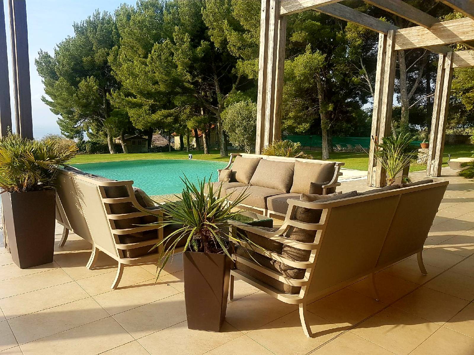 Salon de jardin design modulable en aluminium et batyline gris/beige à Marseille