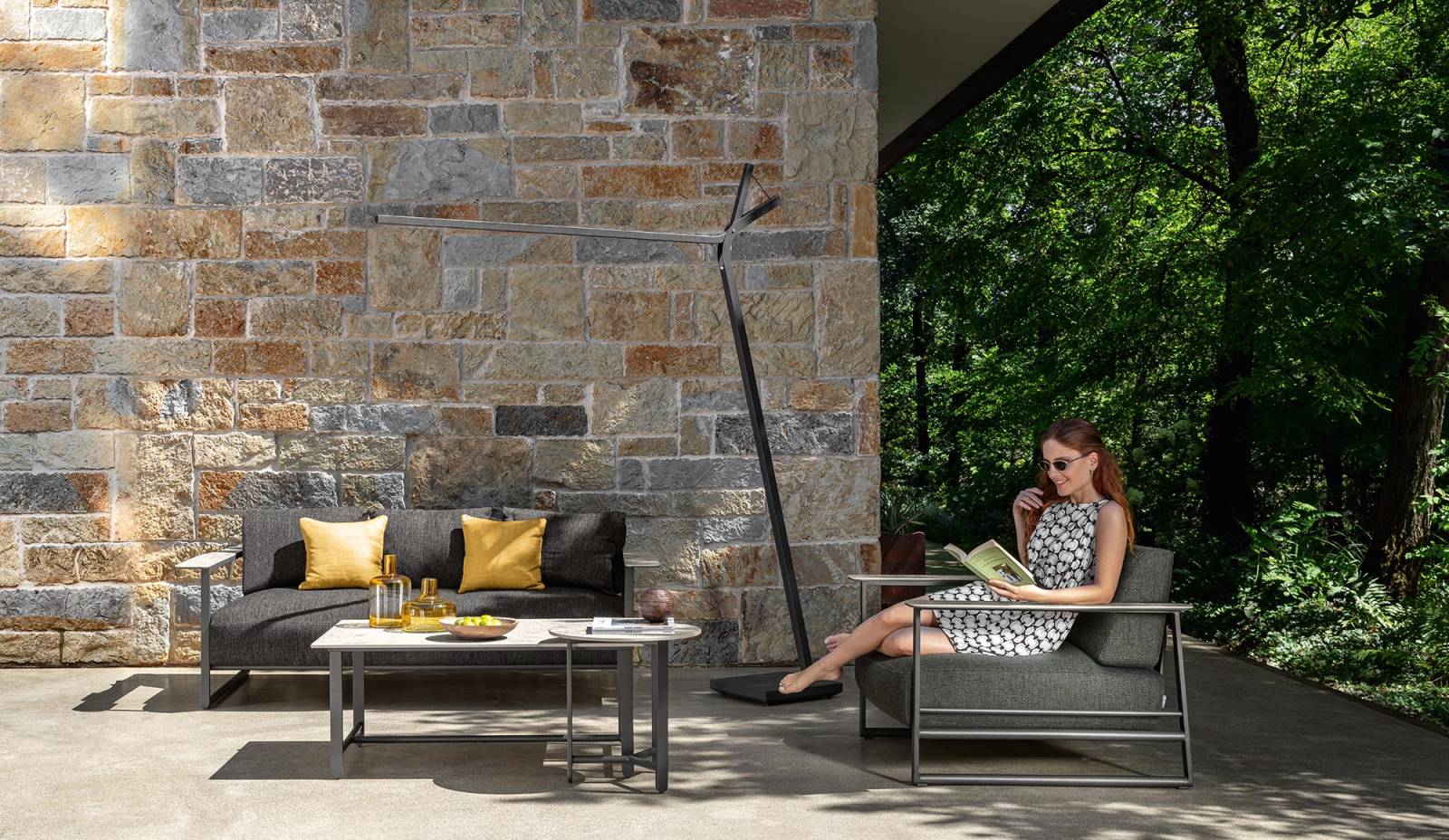 Structure anthracite de la lampe design d'extérieur, collection Cleo Soft Alu par Talenti à Monaco