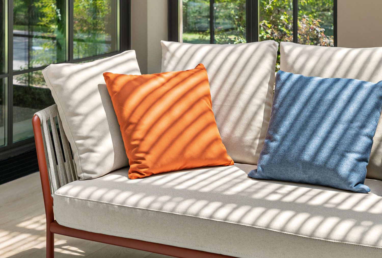 sofa de la collection Ria en tissu et en aluminium à Lyon