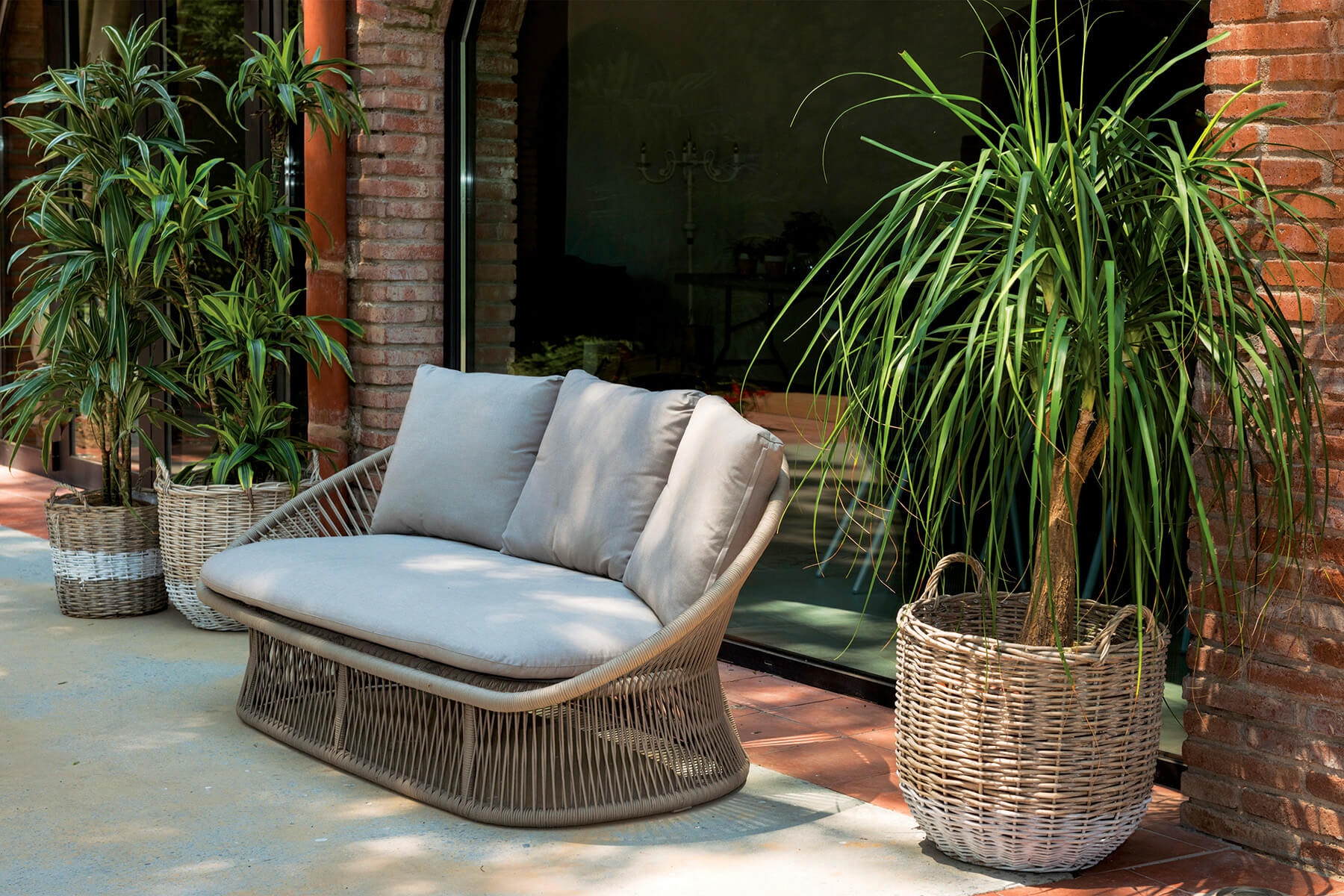 Canapé d'extérieur arrondi en cordes à Cagnes-sur-mer