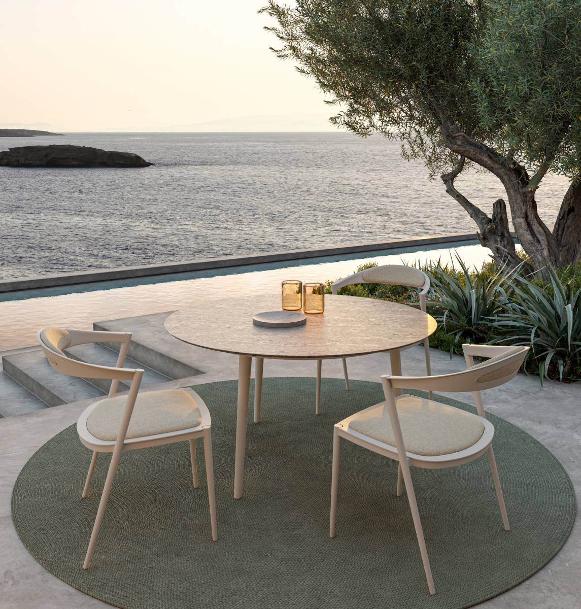 Tables de repas et de salon de jardin personnalisable collection Styletto par Royal Botania à Bonifacio