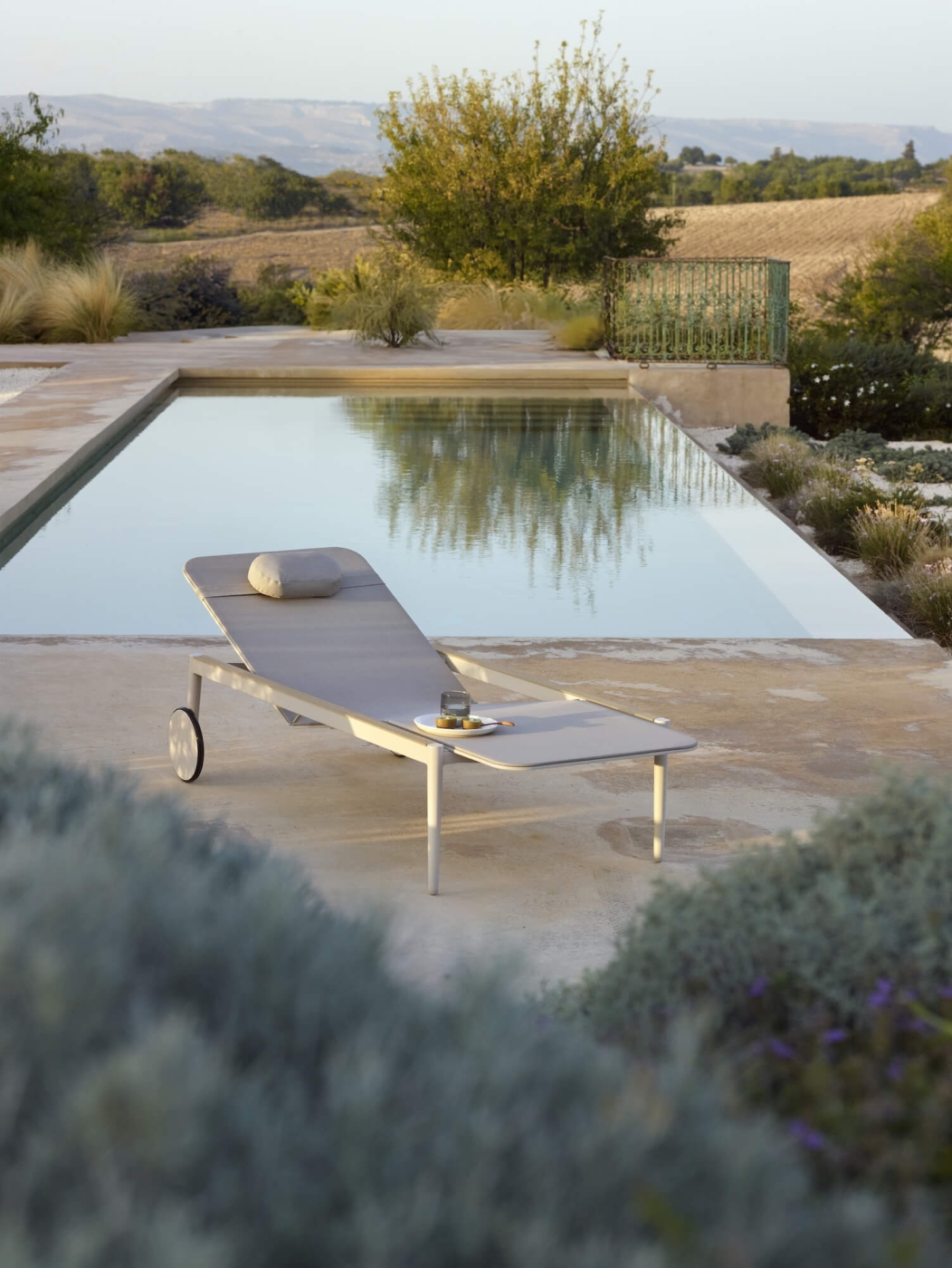 Transat avec vérin hydraulique collection Styletto par Royal Botania à Antibes