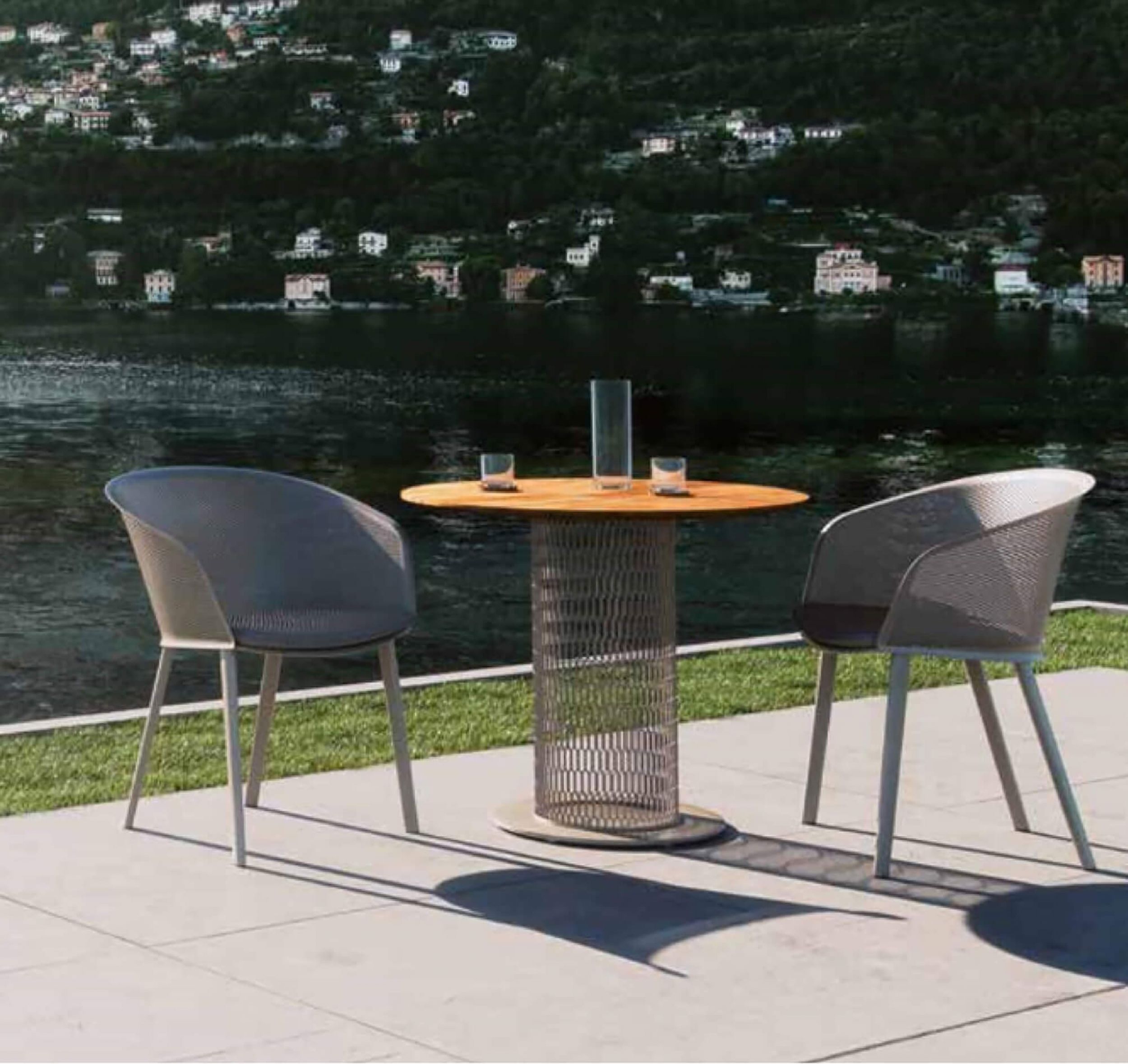 Table de repas de jardin plateau et coloris au choix collection Mesh par KettalTable de repas de jardin plateau et coloris au choix collection Mesh par Kettal à Genêves