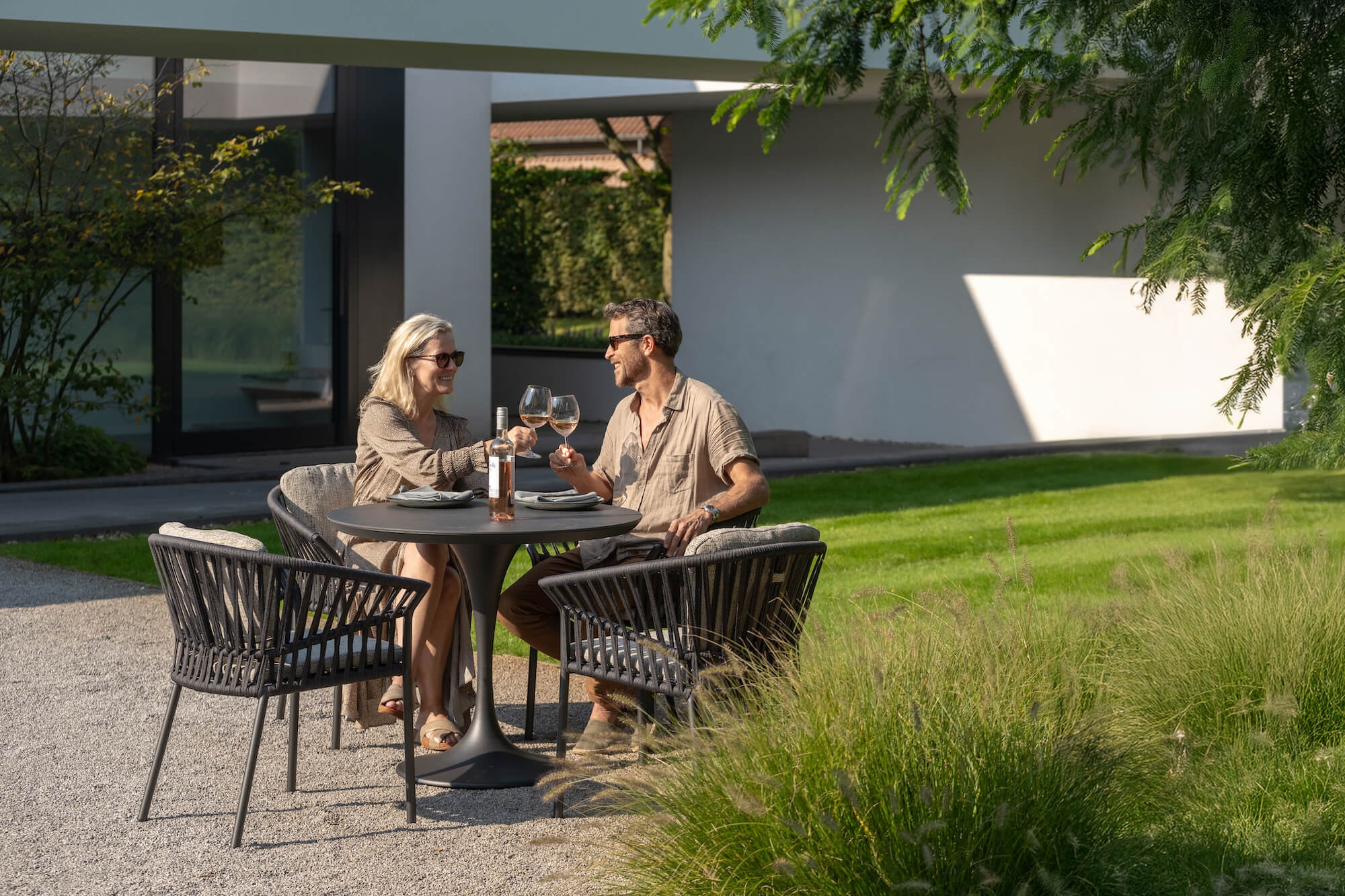 Fauteuil de repas extérieur confortable, collection Tofino alu à Cannes