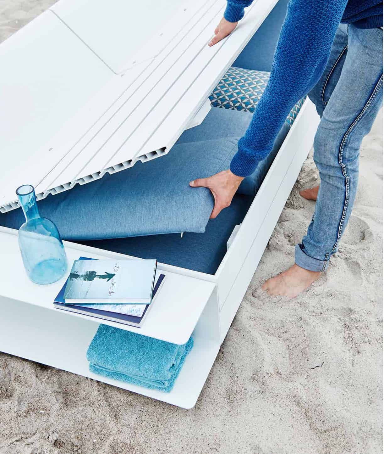 Coffre de rangement dans le canapé modulable de la collection BOXX