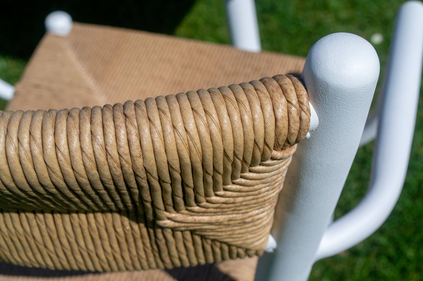 Dossier en rotin naturel, collection Stipa par SELECTION à Cannes 